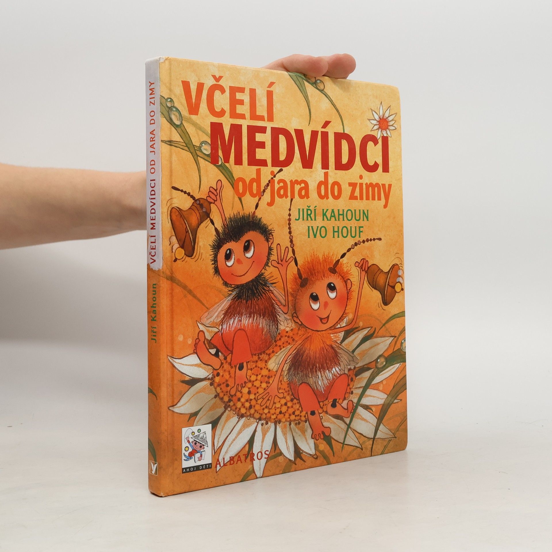 Jiří Kahoun Včelí medvídci od jara do zimy