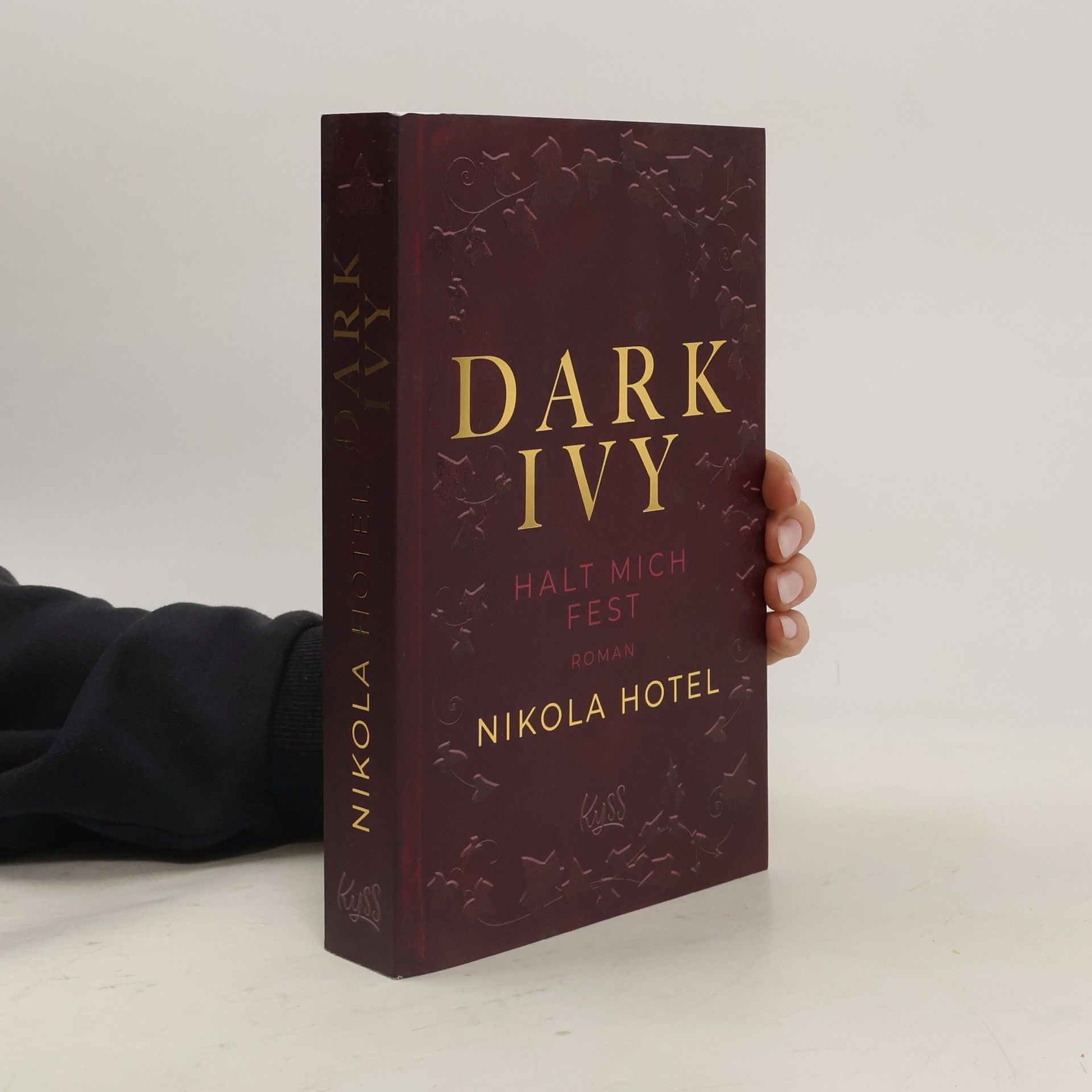 Nikola Hotel Dark Ivy