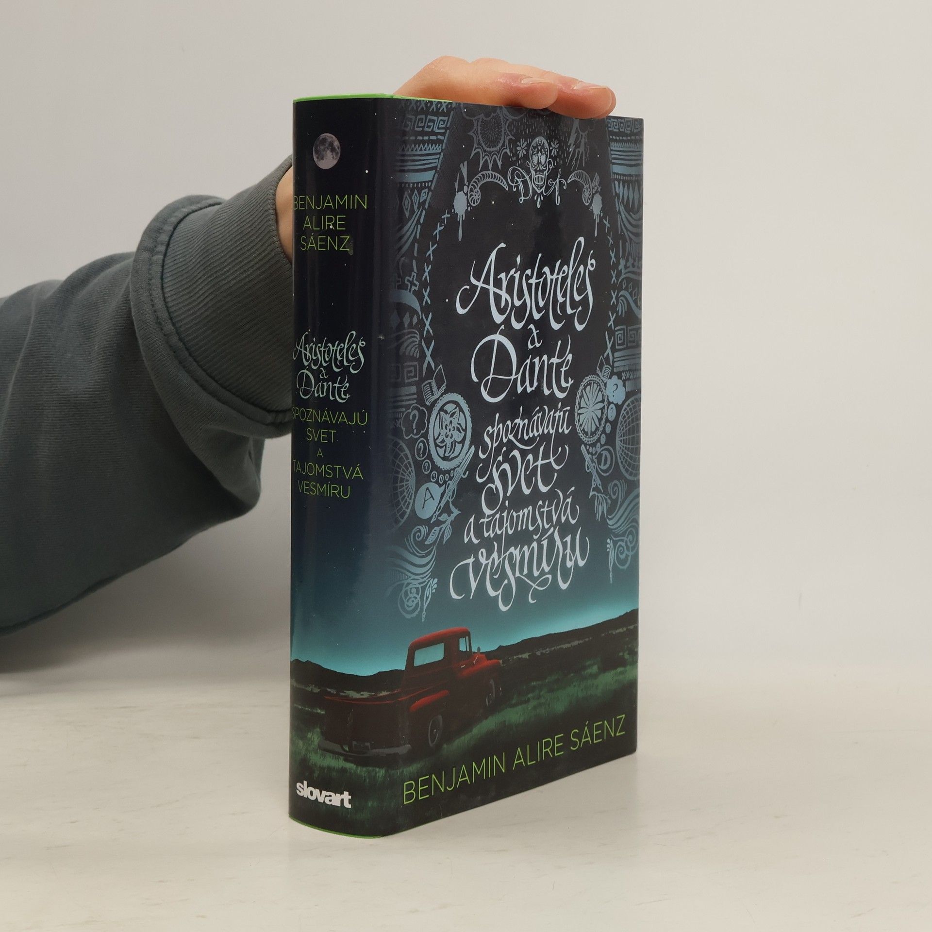 Benjamin Alire Sáenz Aristosteles a Dante spoznávajú svet a tajomstvá vesmíru
