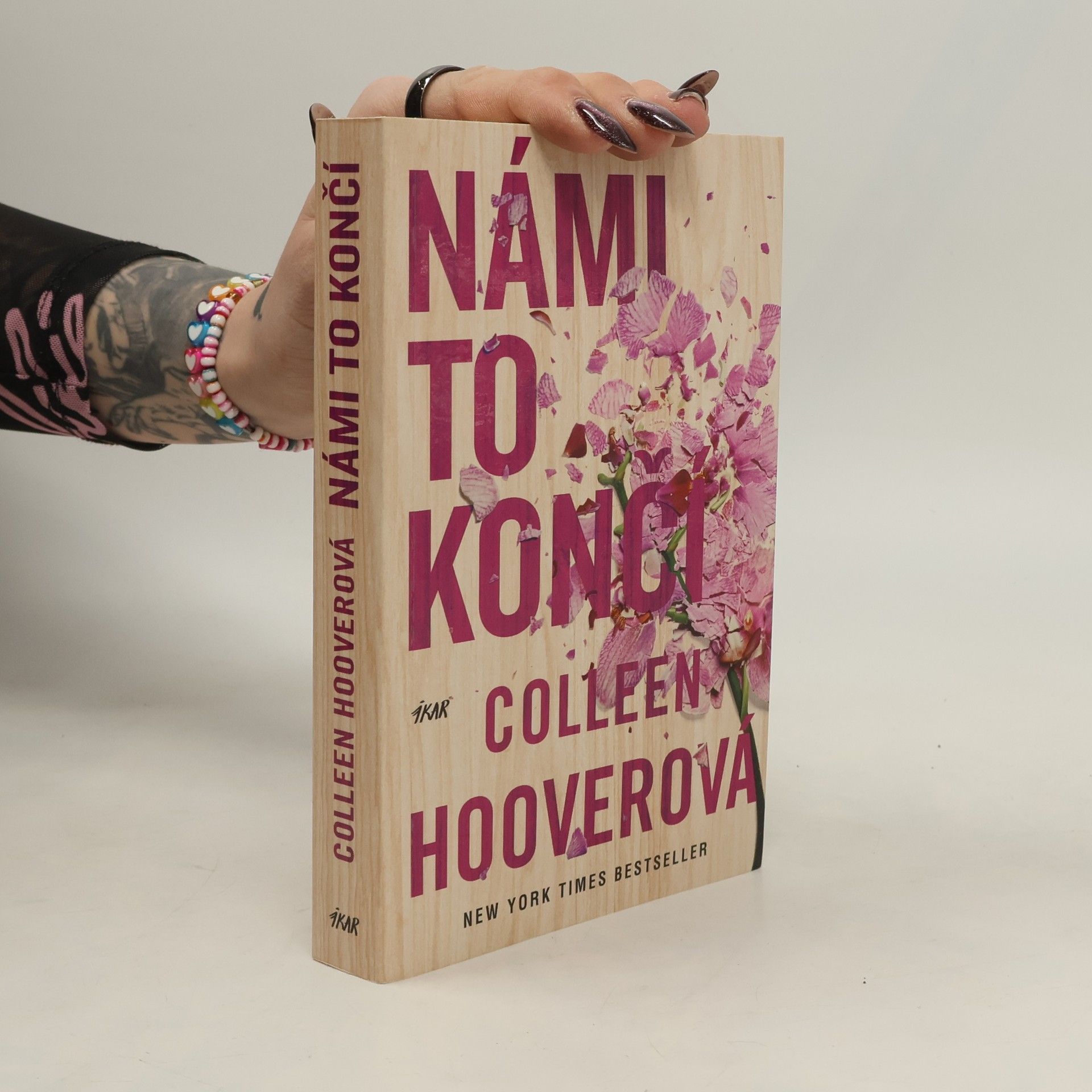 Colleen Hoover Námi to končí