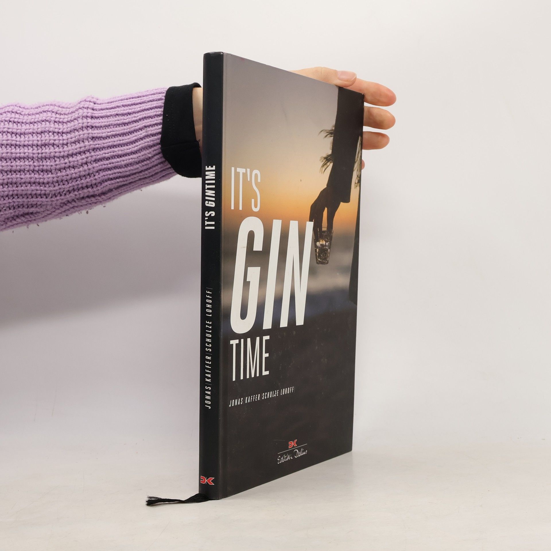 Melanie Jonas It's Gin Time