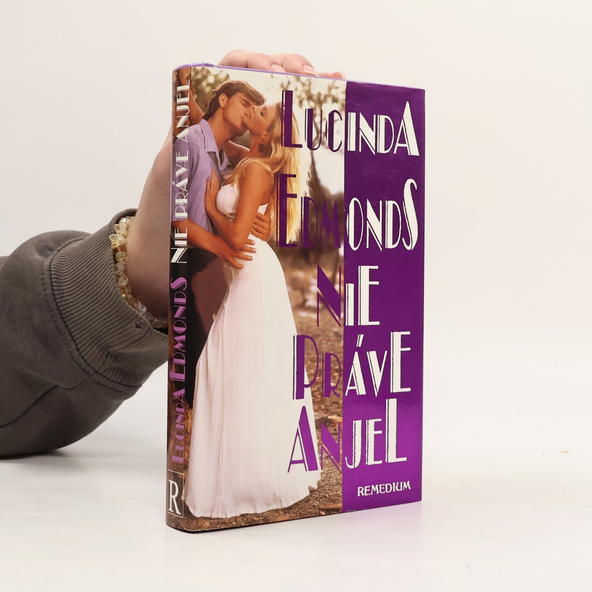 Lucinda Riley Nie je práve anjel