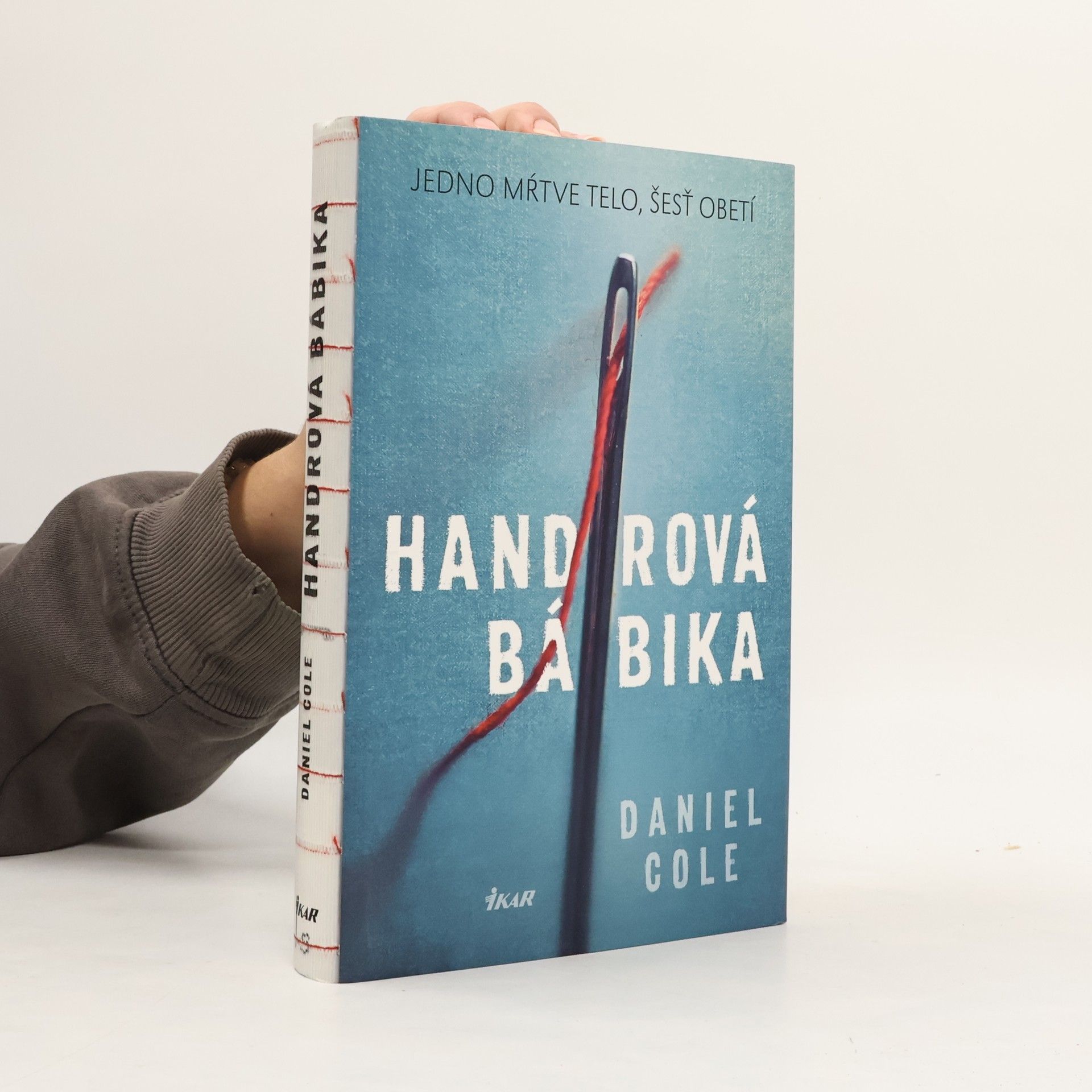 Daniel Cole Handrová bábika