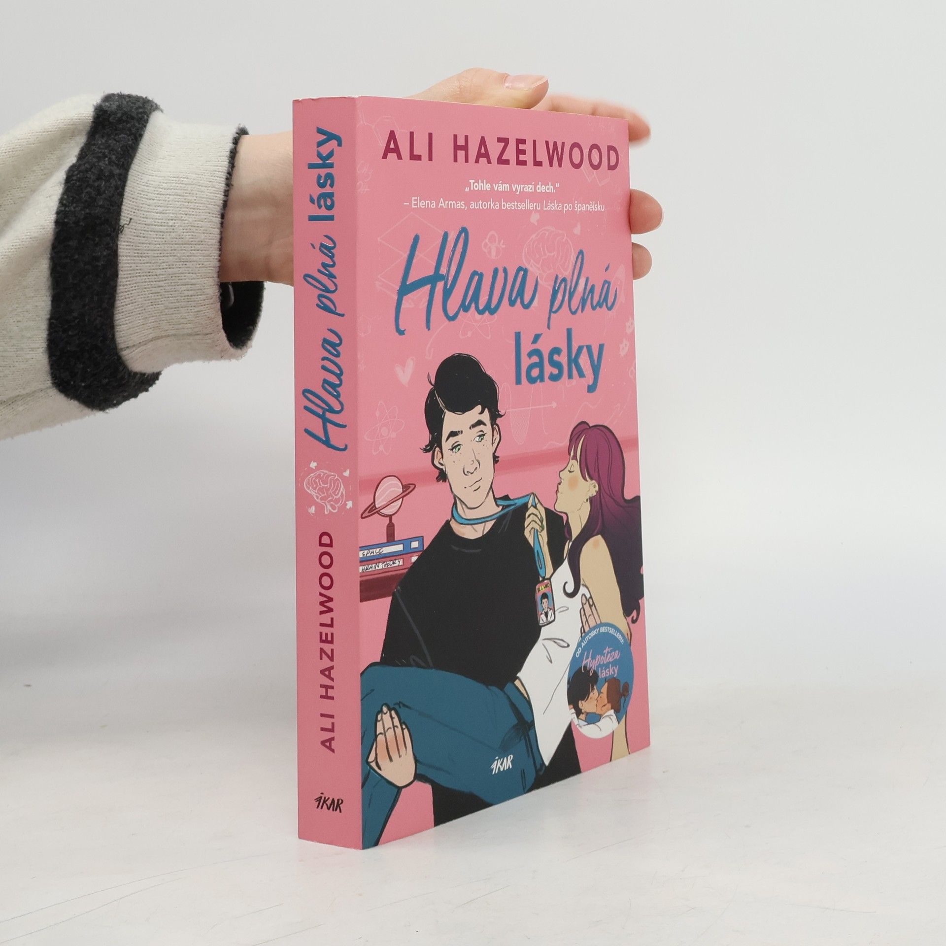 Ali Hazelwood Hlava plná lásky