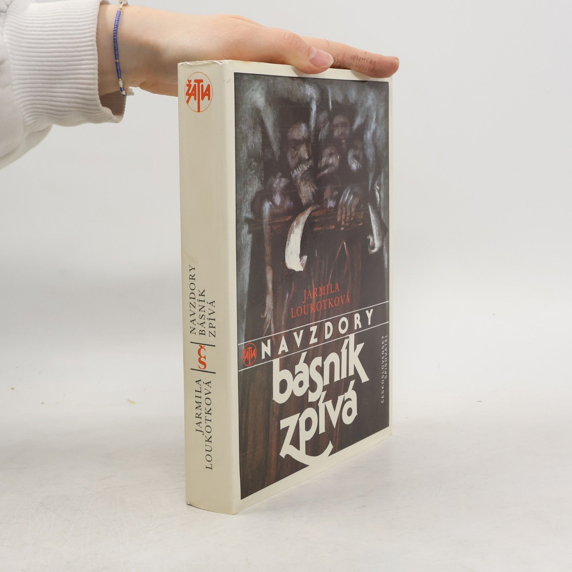 Jarmila Loukotková Navzdory básník zpívá