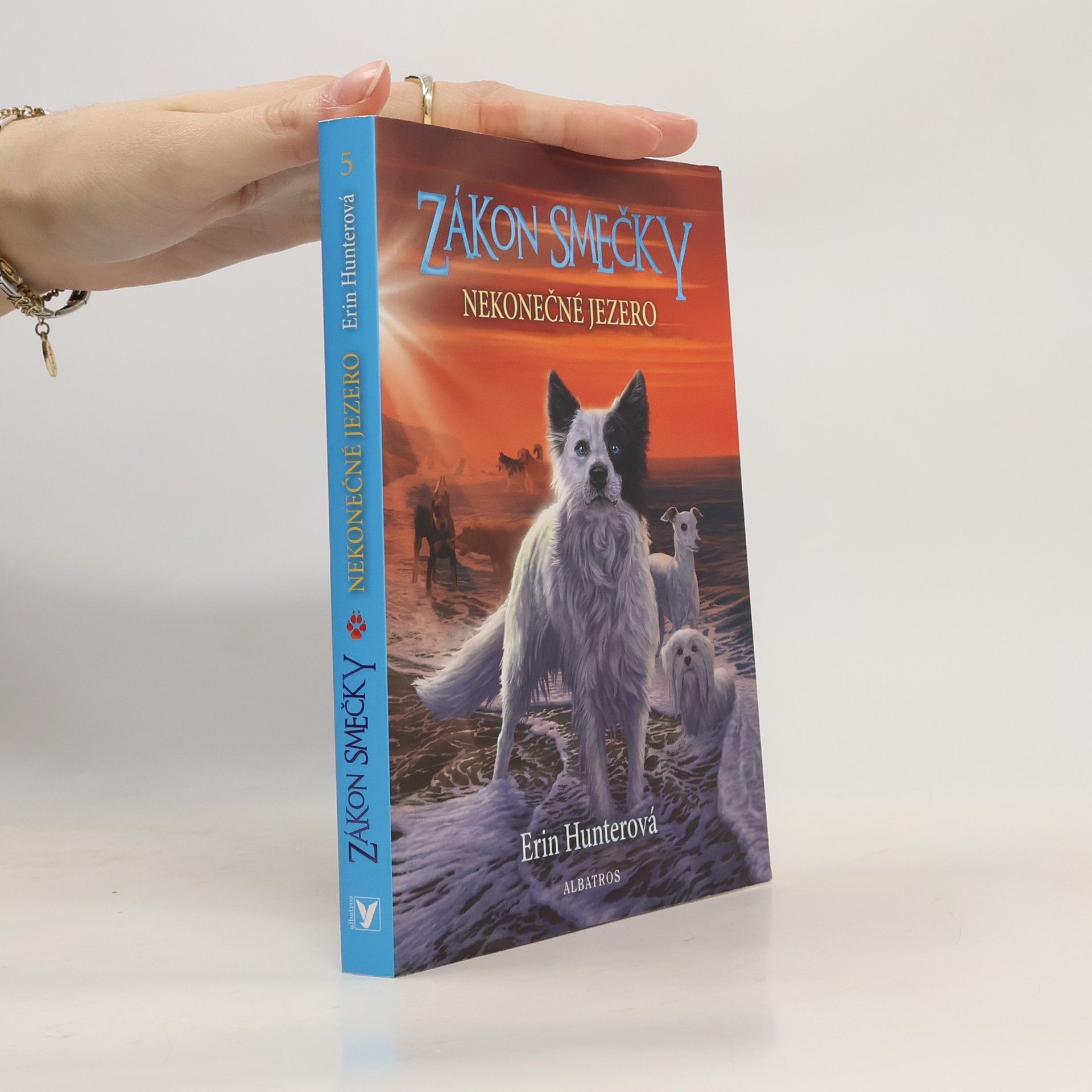 Erin Hunter Nekonečné jezero. Zákon smečky