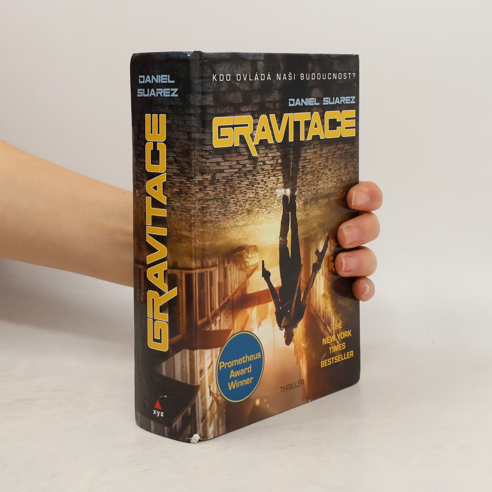 Daniel Suarez Gravitace