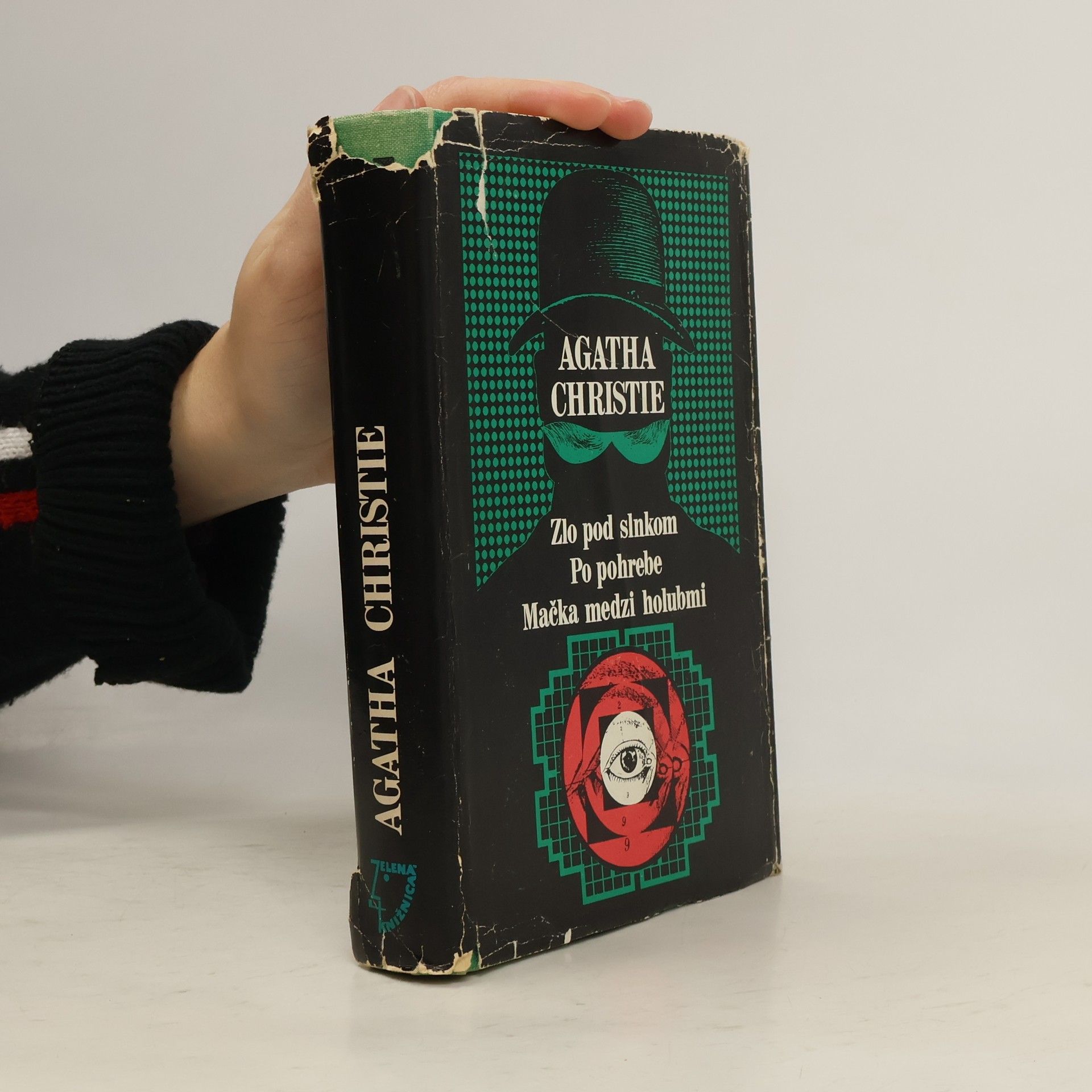 Agatha Christie Zlo pod slnkom. Po pohrebe. Mačka medzi holubmi