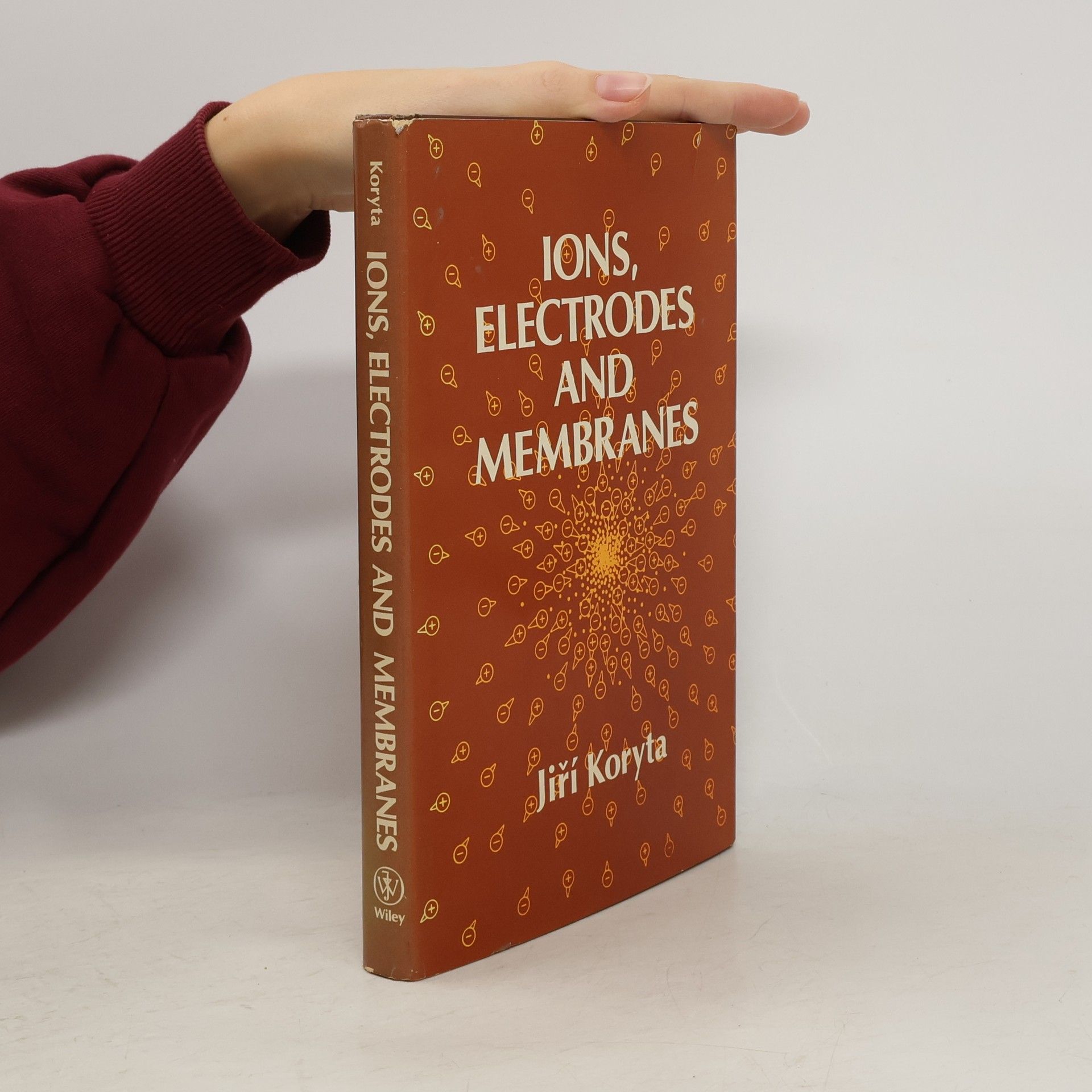 Jiří Koryta Ions, Electrodes, and Membranes