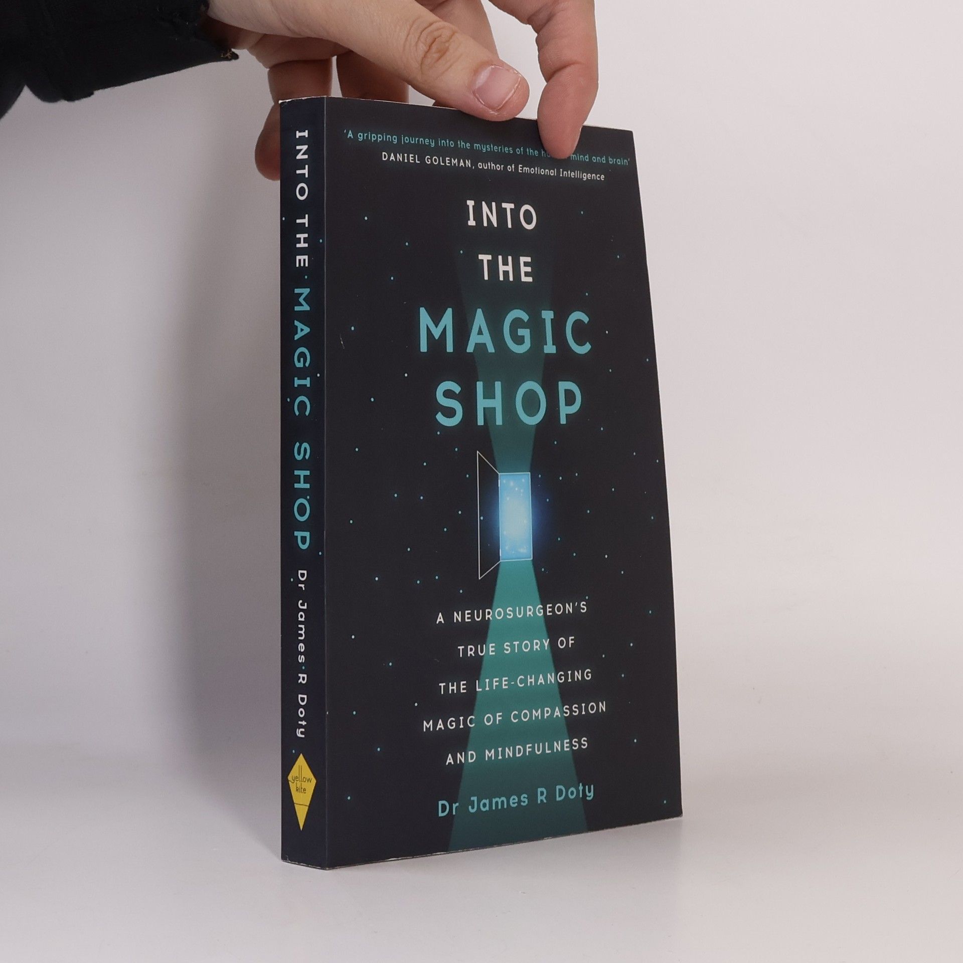 James Doty Into the Magic Shop: A neurosurgeon´s true story of the life-changing magic of mindfulness and compassion that inspired the hit K-pop band BTS