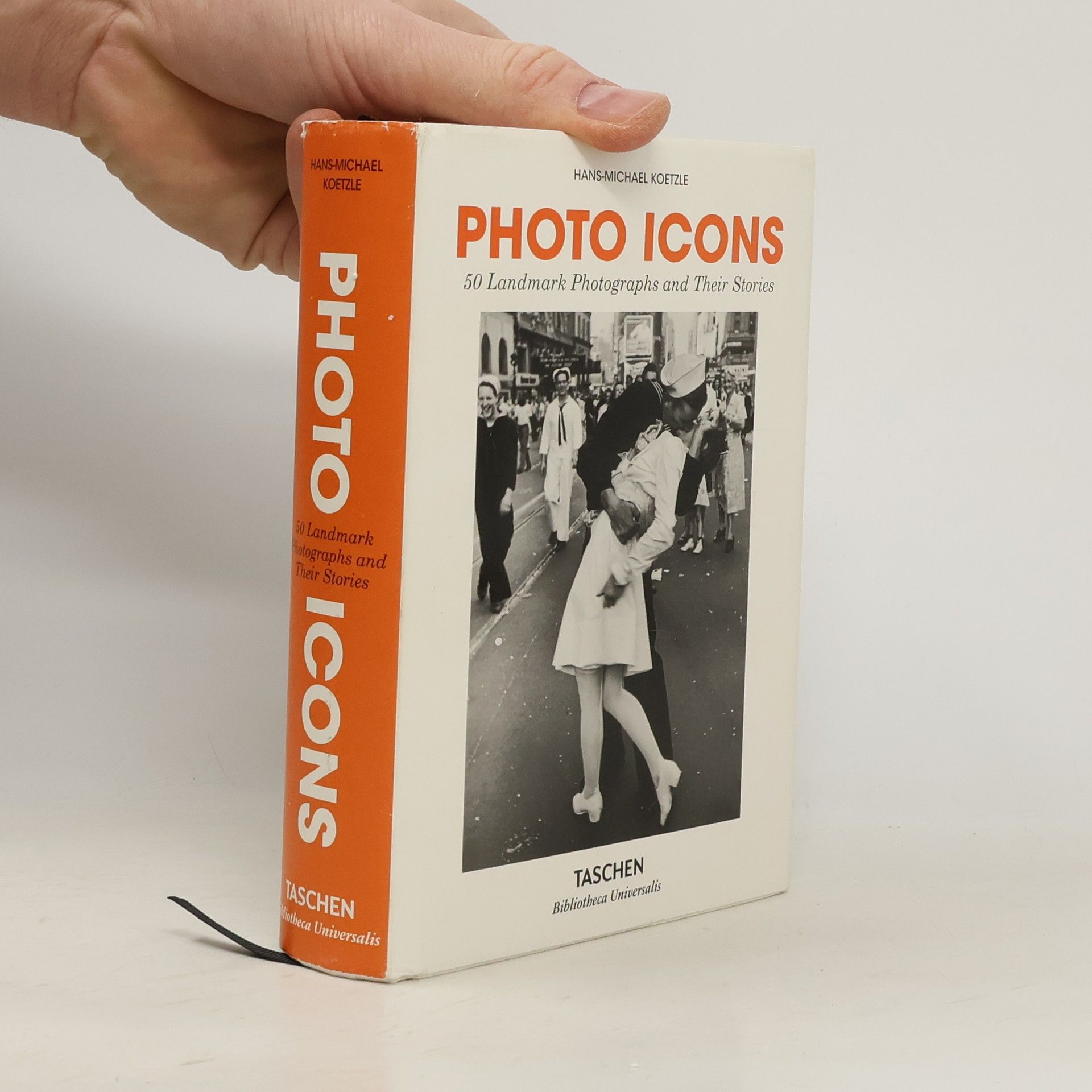 Michael Koetzle Photo Icons: 50 Landmark Photographs and Their Stories