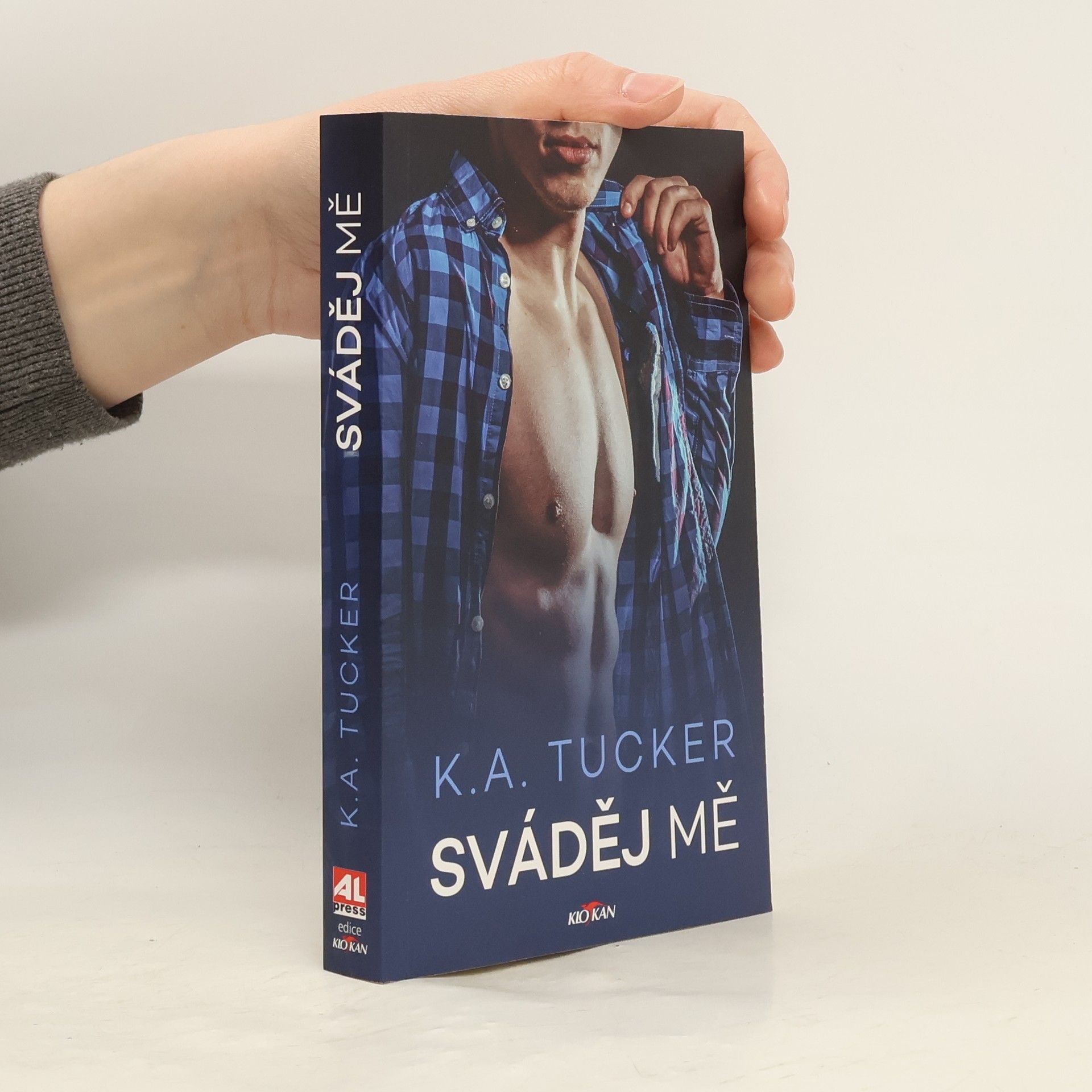 Kathleen A. Tucker Sváděj mě