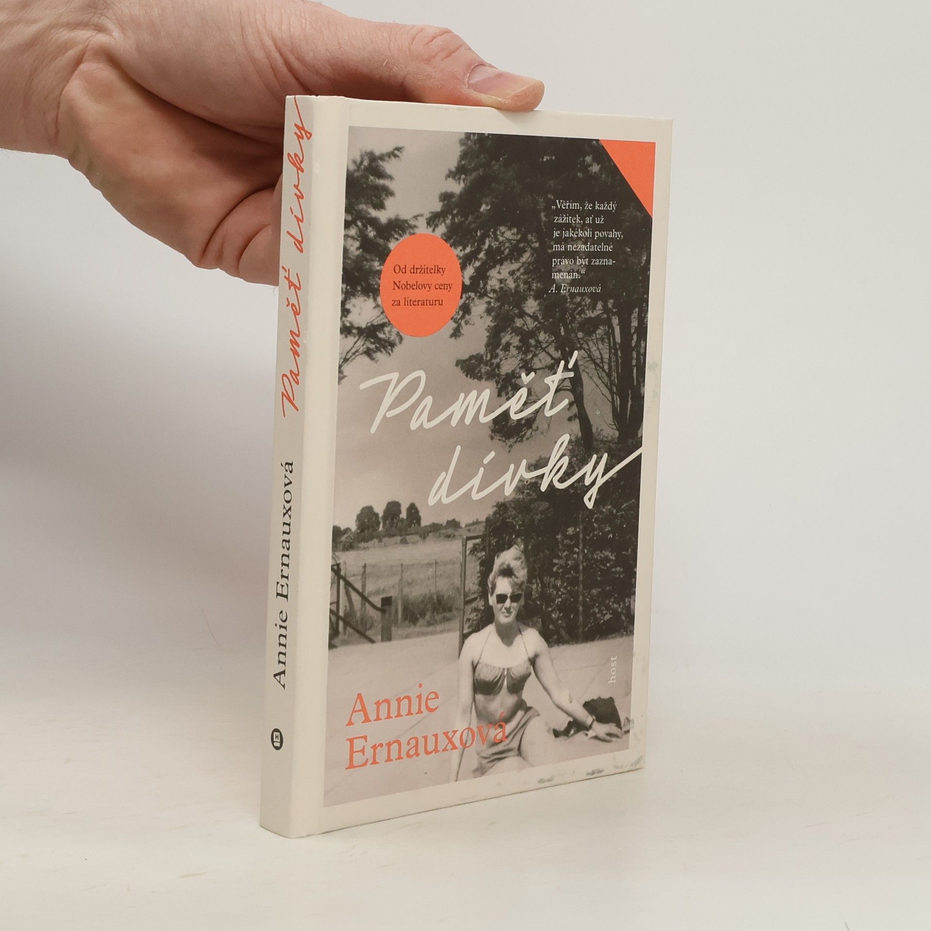 Annie Ernaux Paměť dívky
