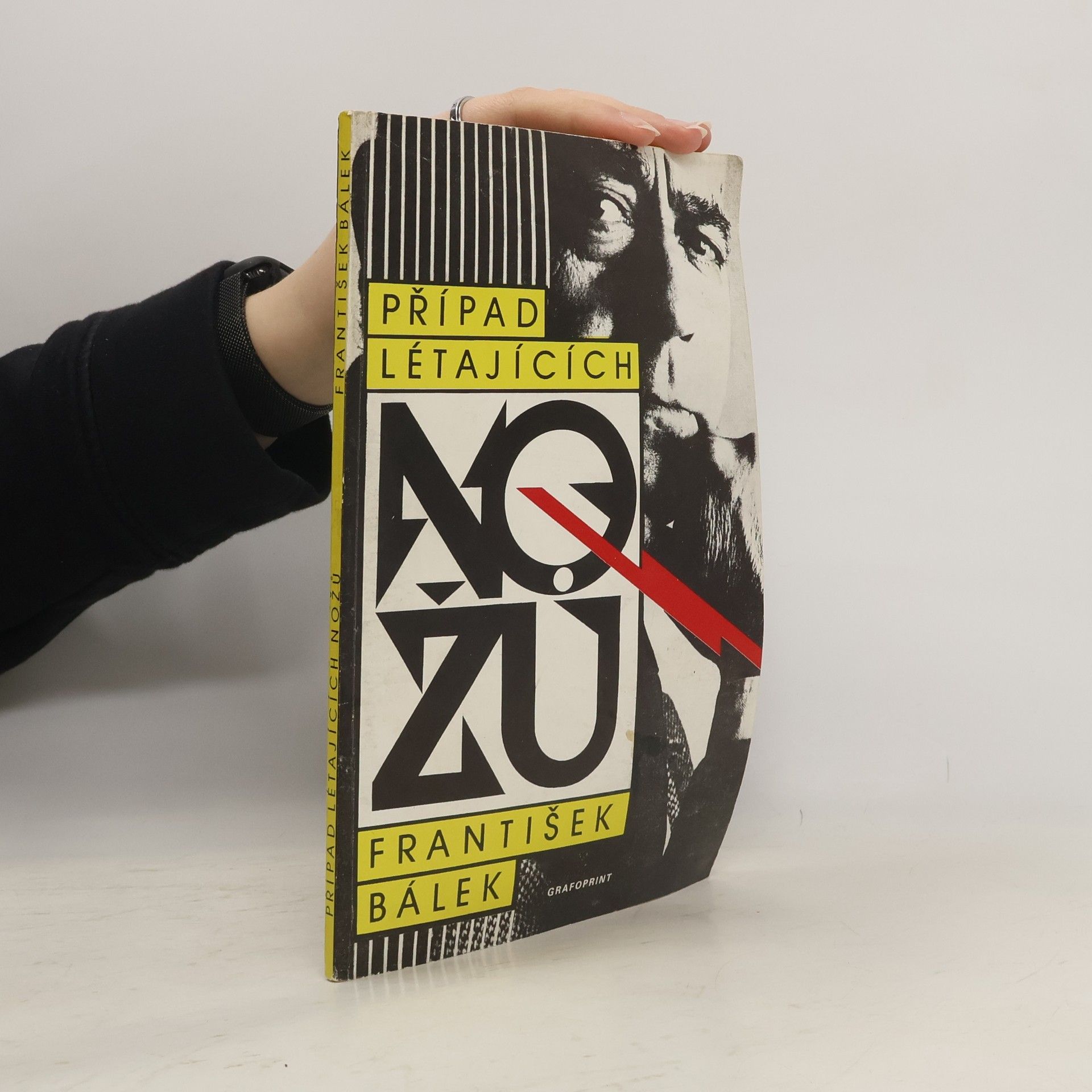 Případ létajících nožů