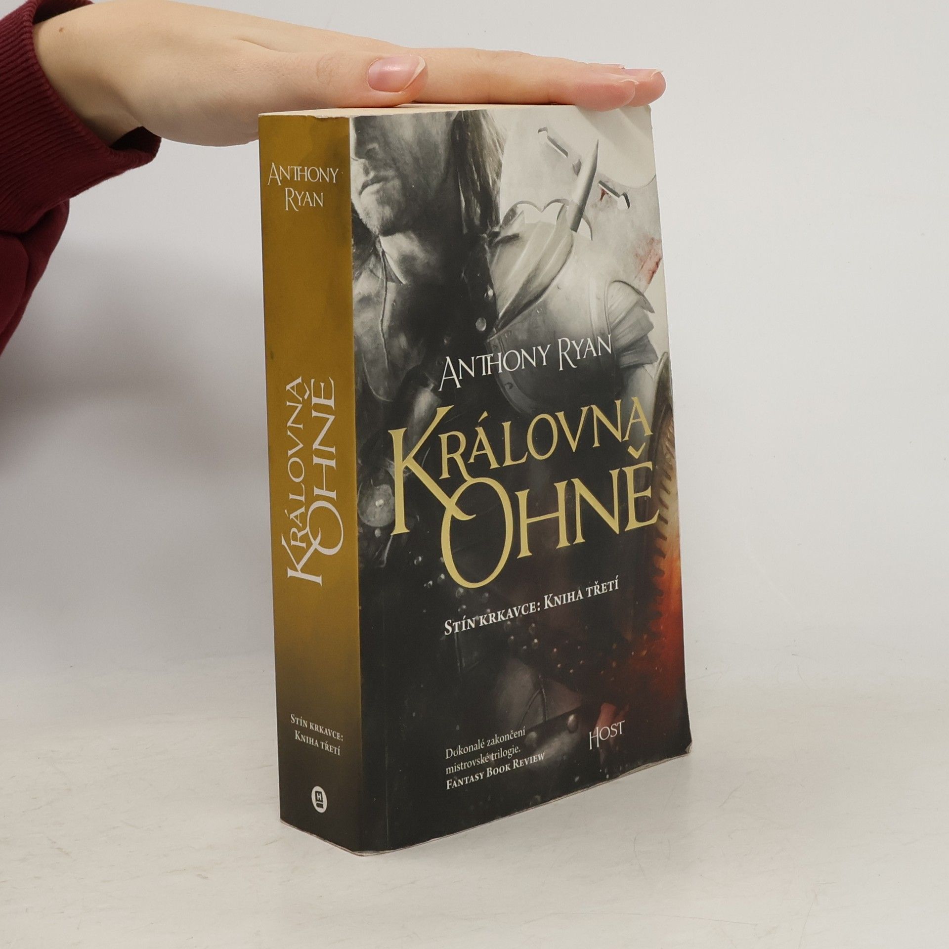 Anthony Ryan Královna ohně. Stín Krkavce. 3. díl