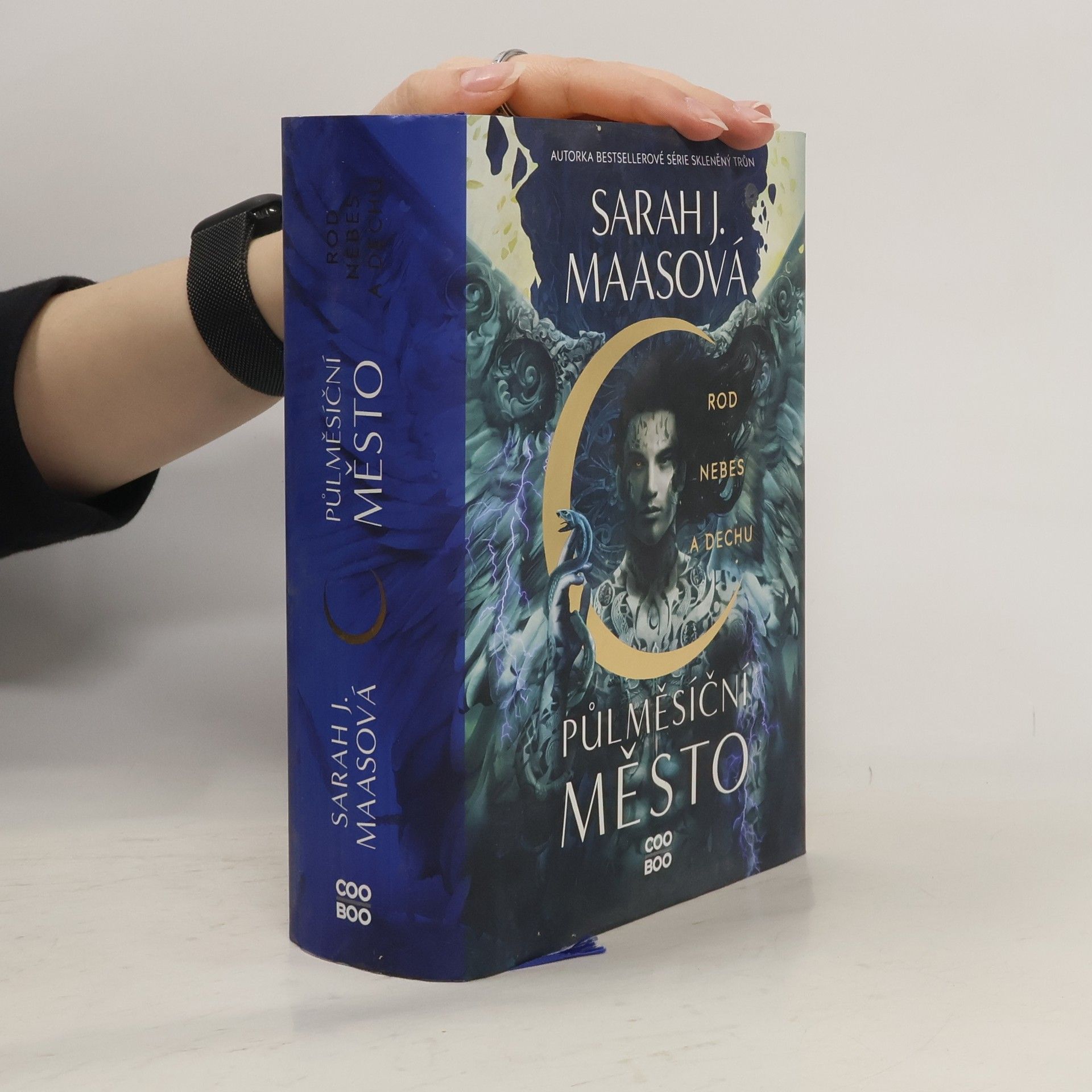Sarah J. Maas Půlměsíční město. Rod nebes a dechu