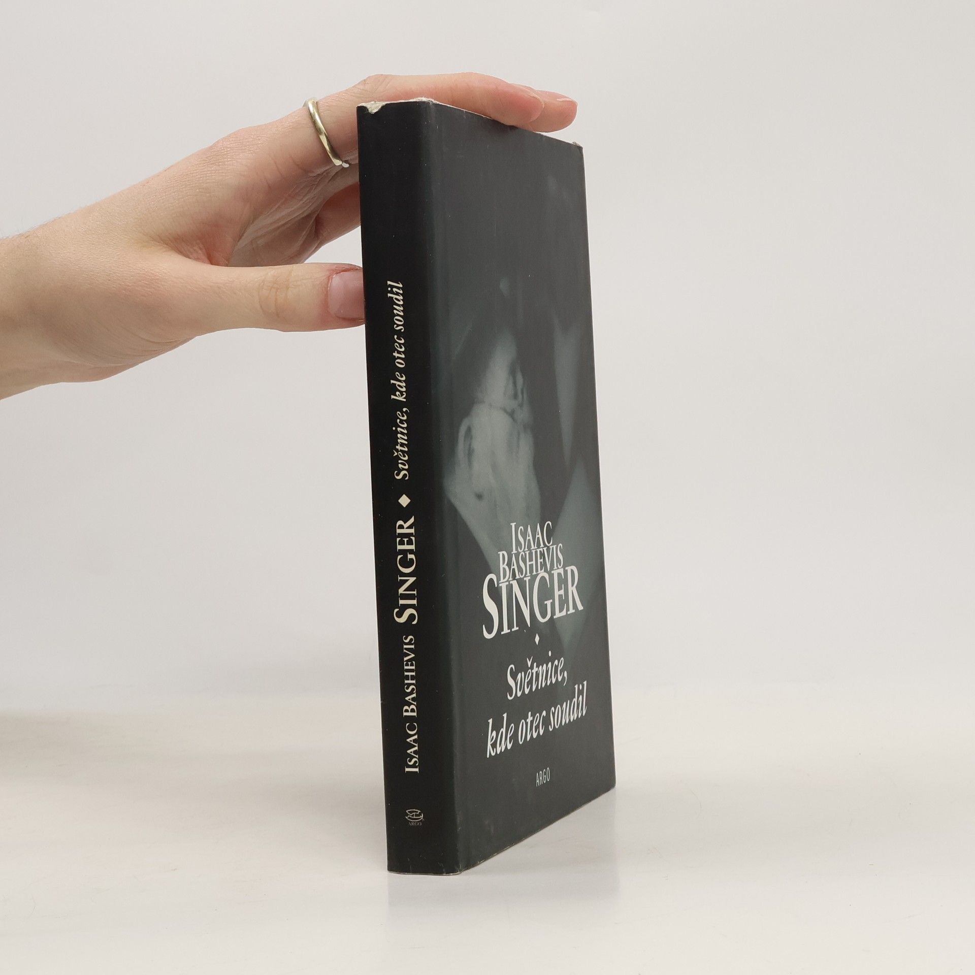 Isaac Bashevis Singer Světnice, kde otec soudil