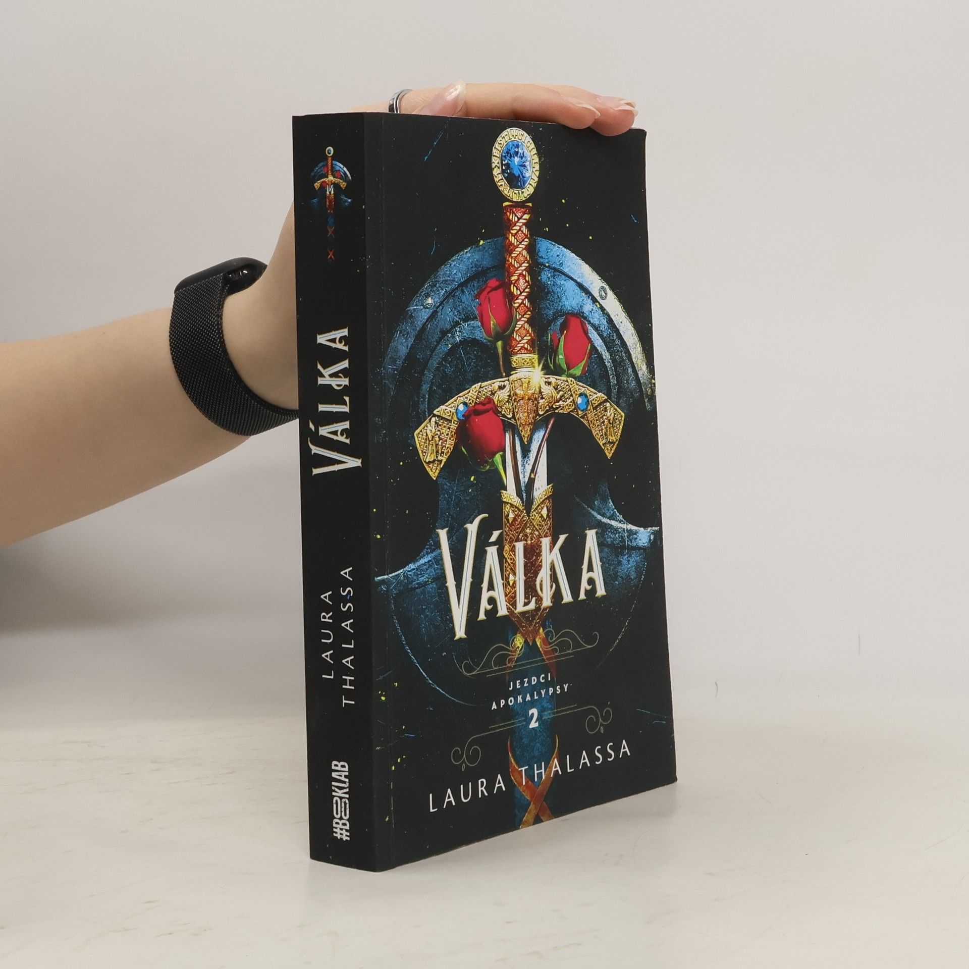 Laura Thalassa Válka