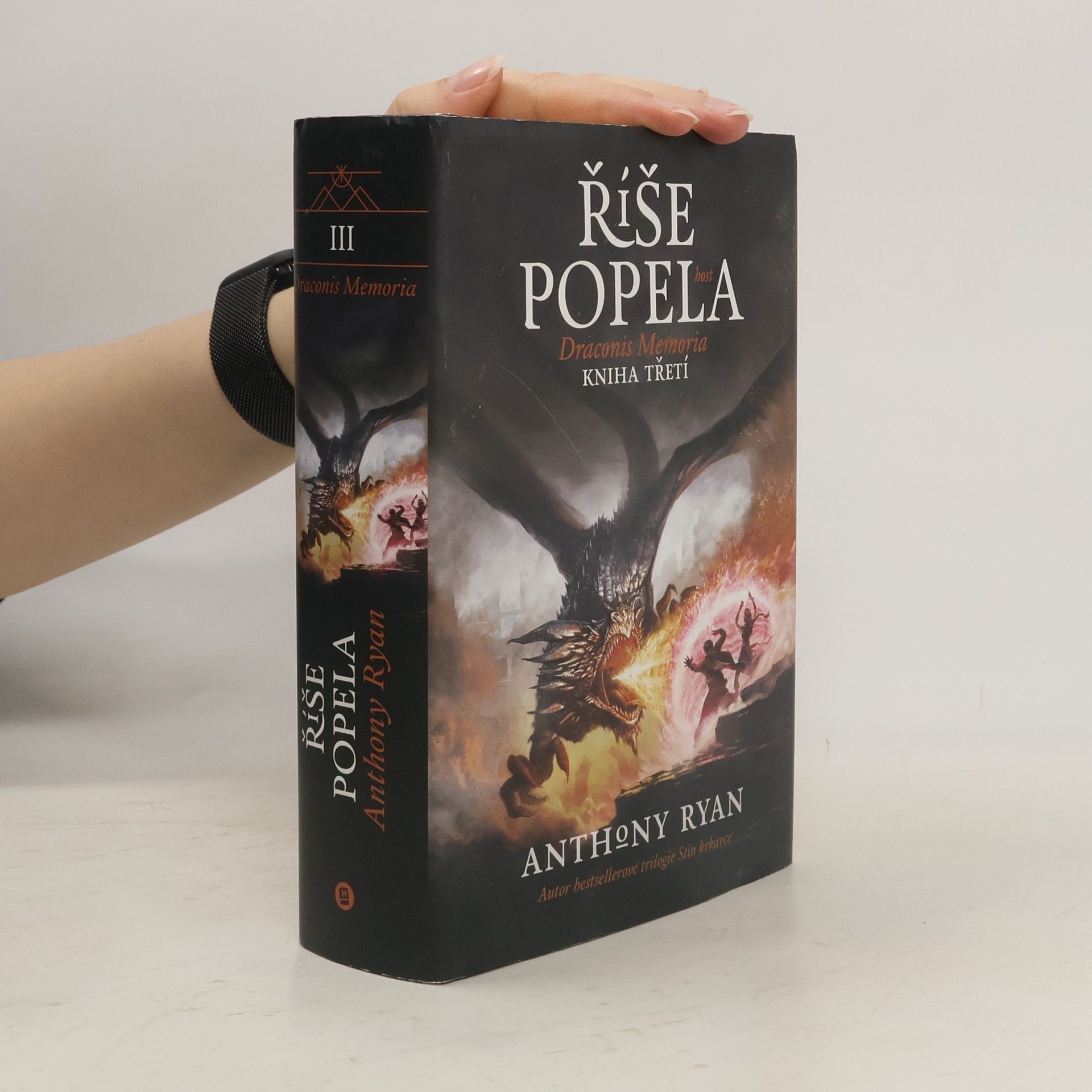 Anthony Ryan Říše popela