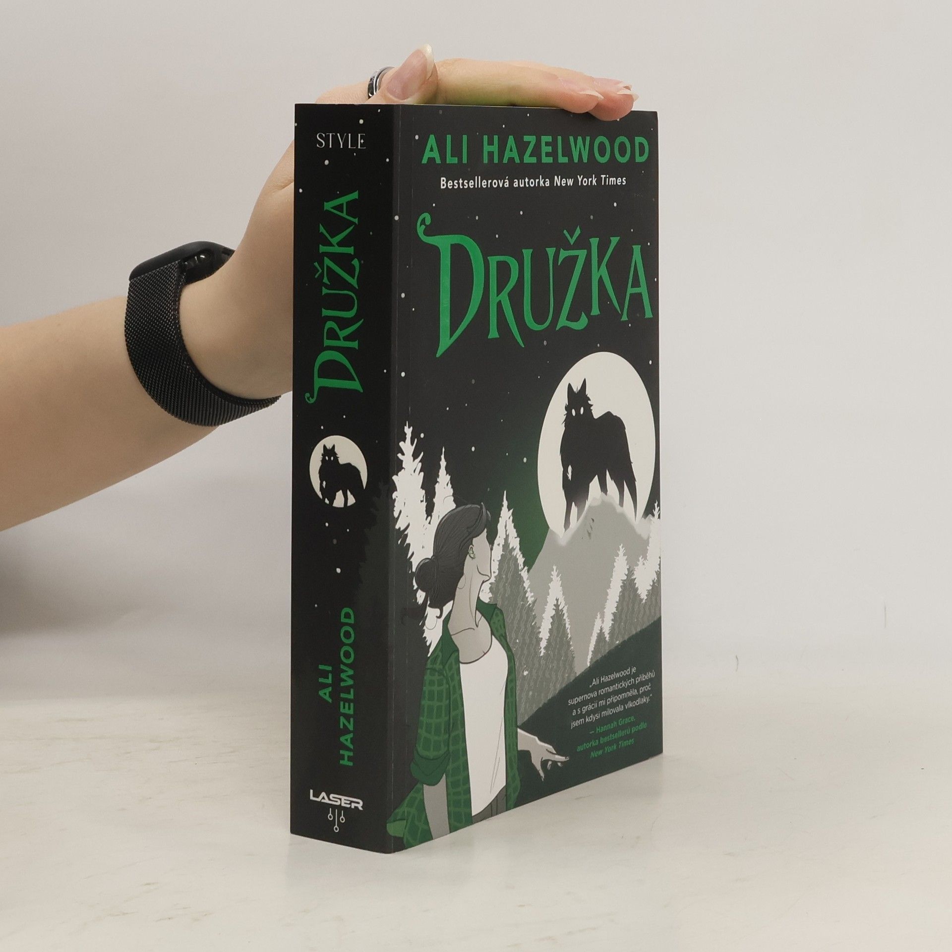 Ali Hazelwood Družka