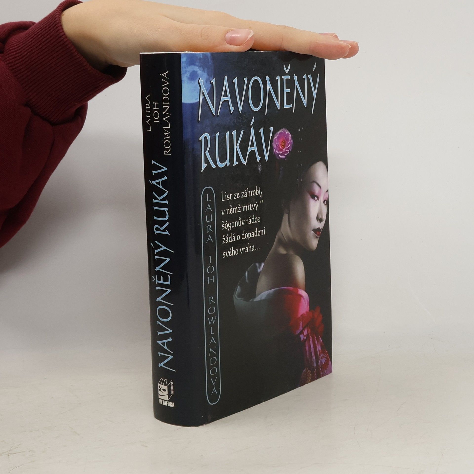 Laura Joh Rowlandová Navoněný rukáv