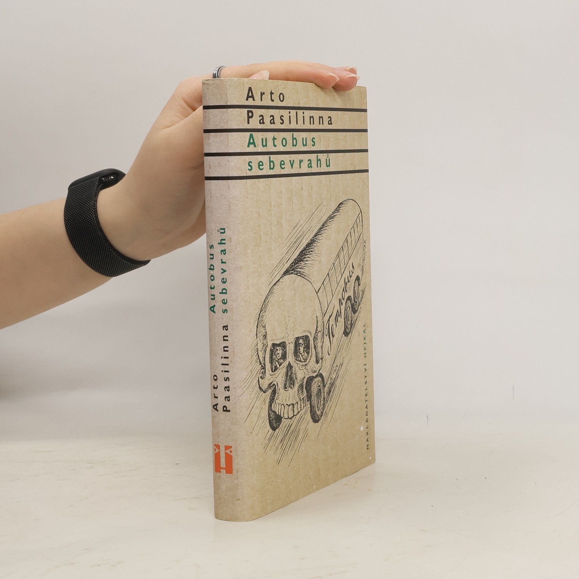 Arto Paasilinna Autobus sebevrahů