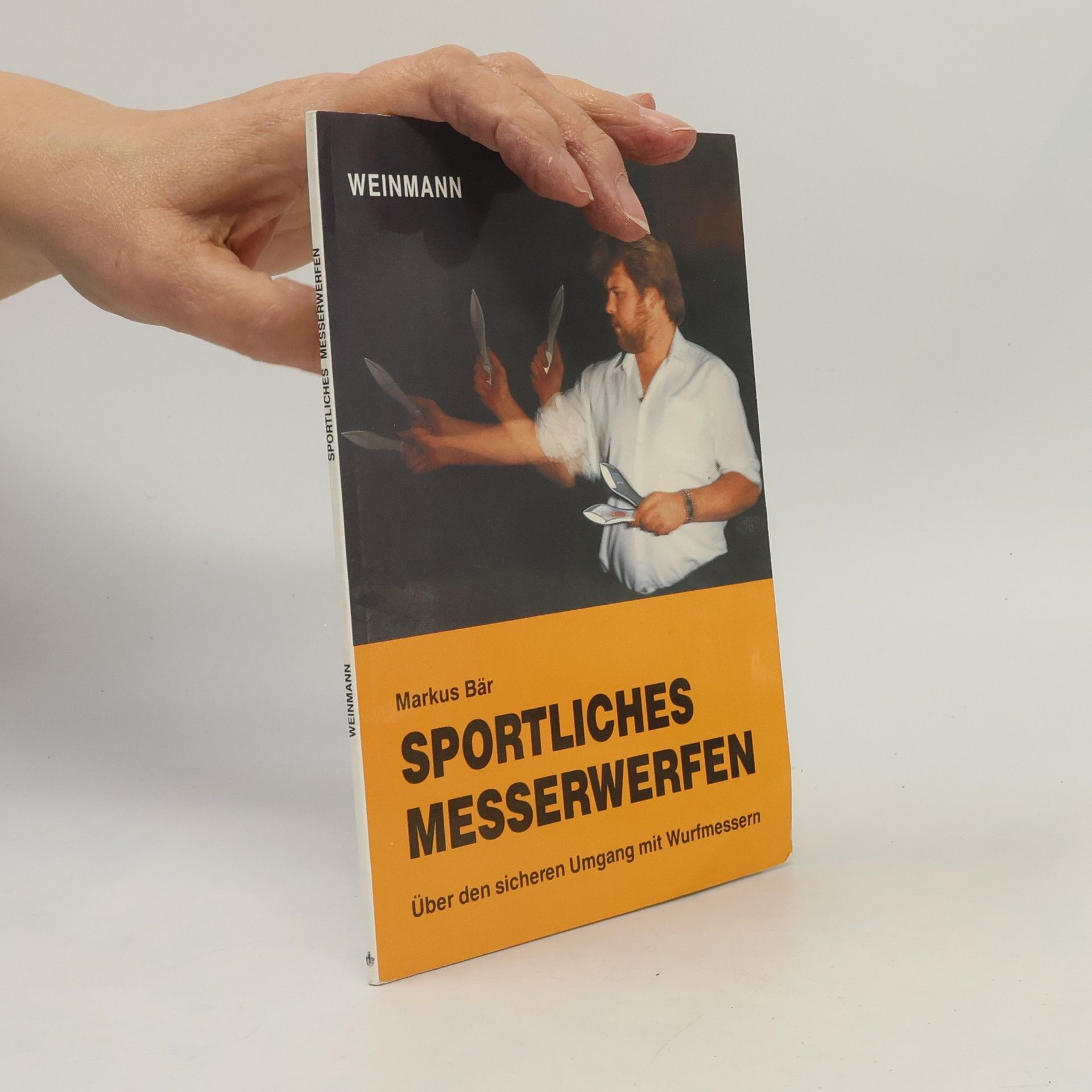 Sportliches Messerwerfen