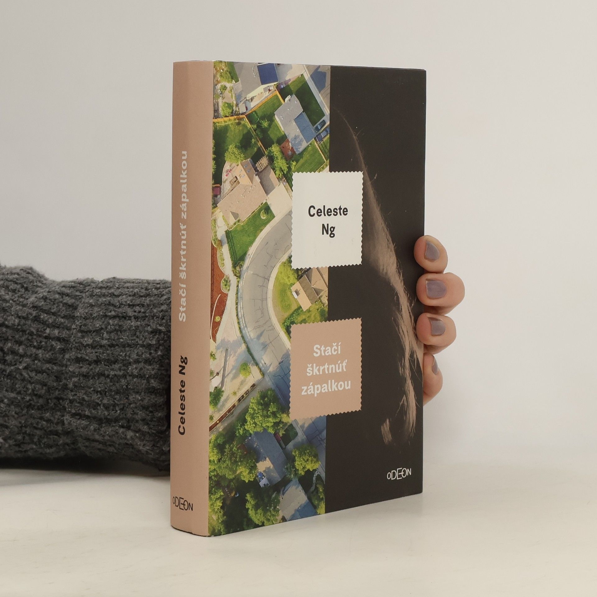 Celeste Ng Stačí škrtnúť zápalkou