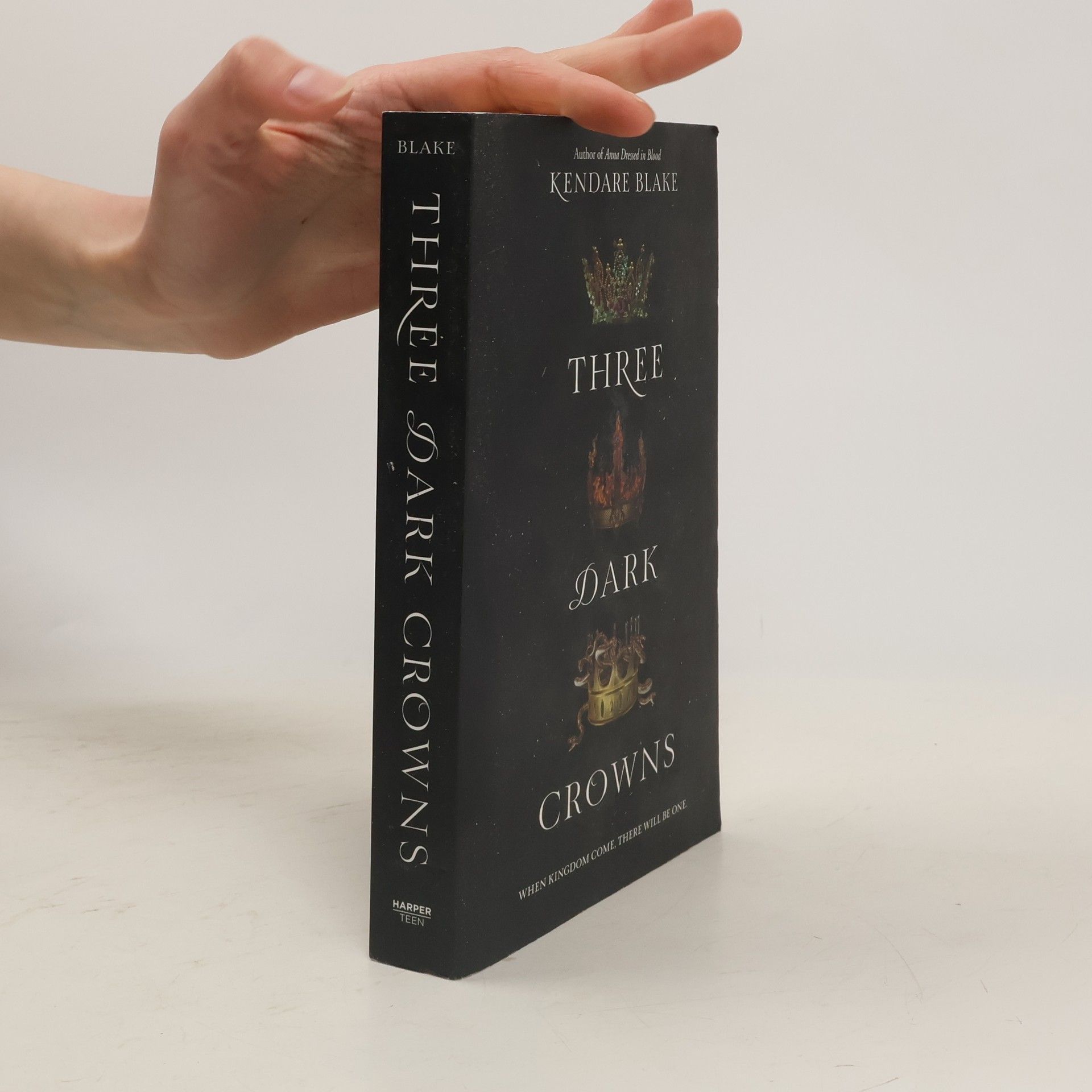 Kendare Blake Three Dark Crowns
