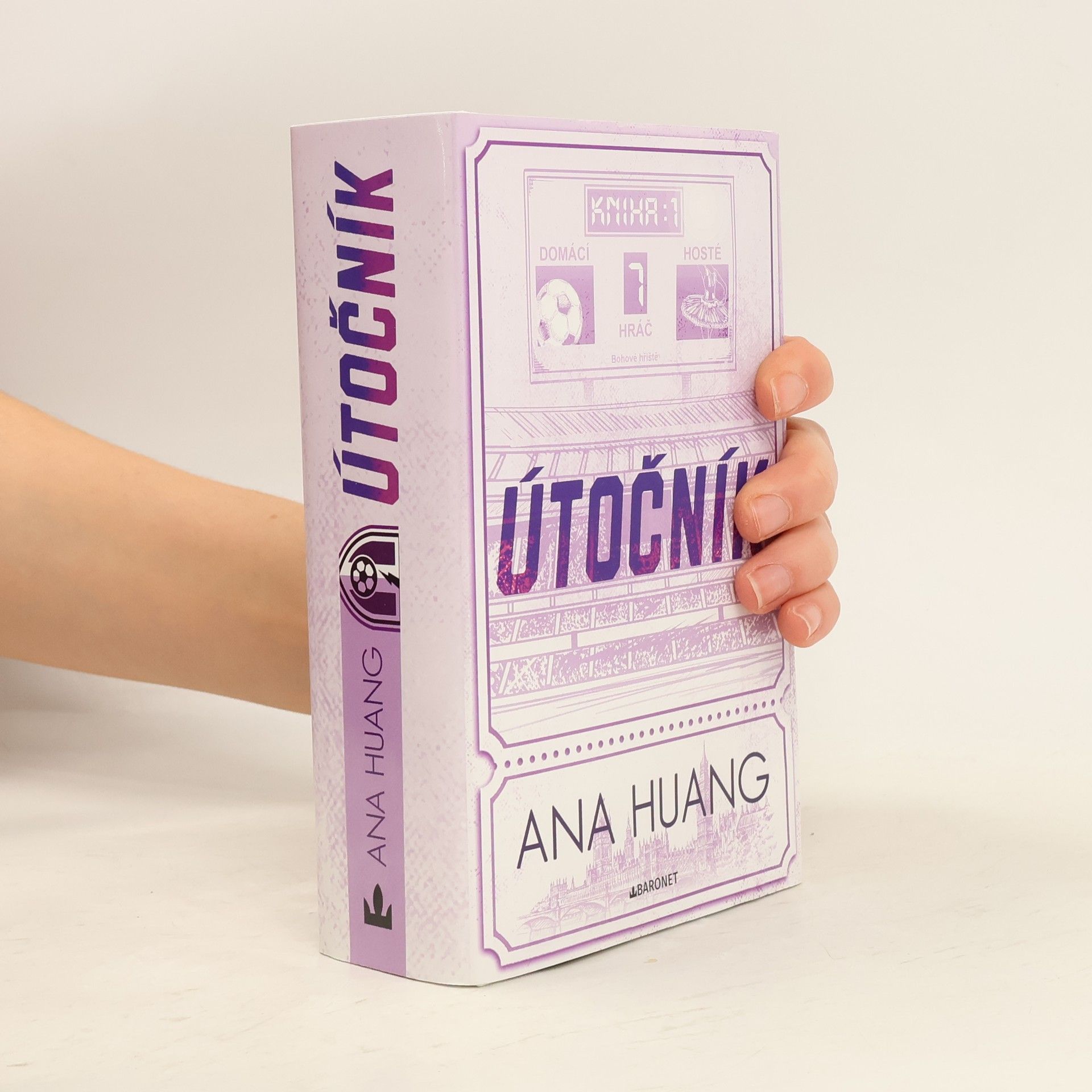 Ana Huang Útočník