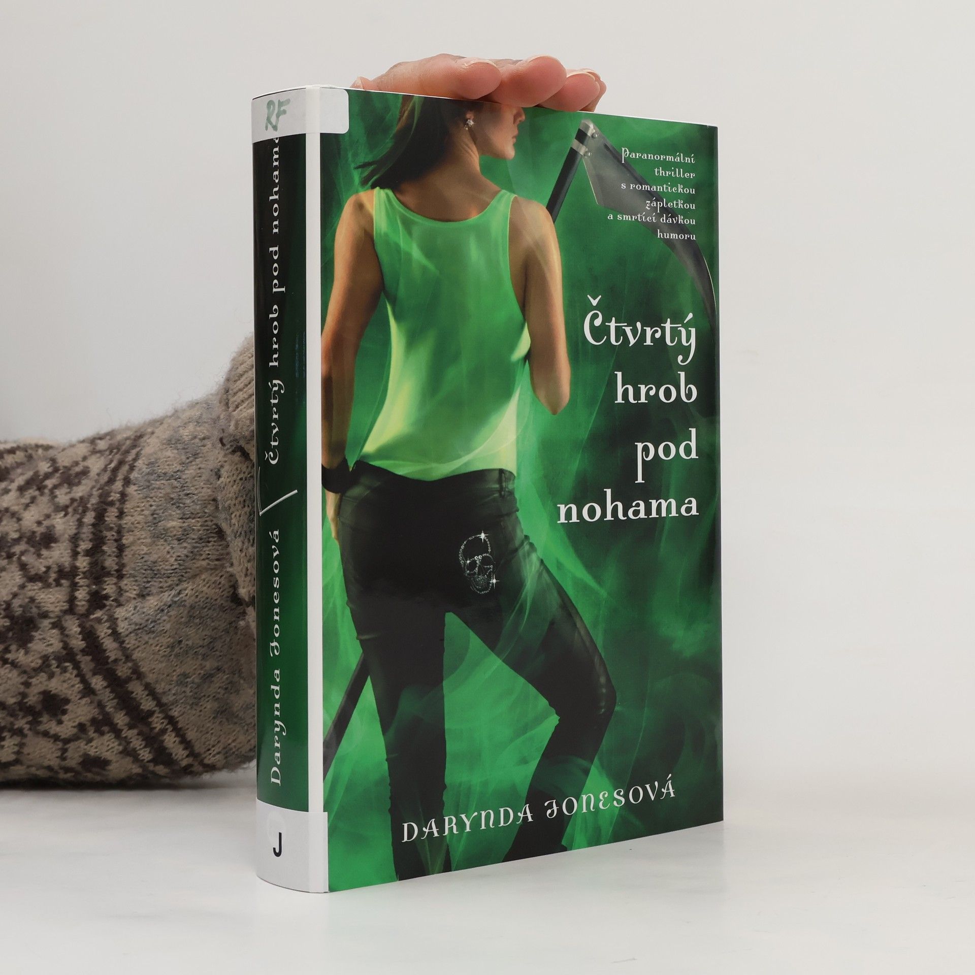 Darynda Jones Čtvrtý hrob pod nohama