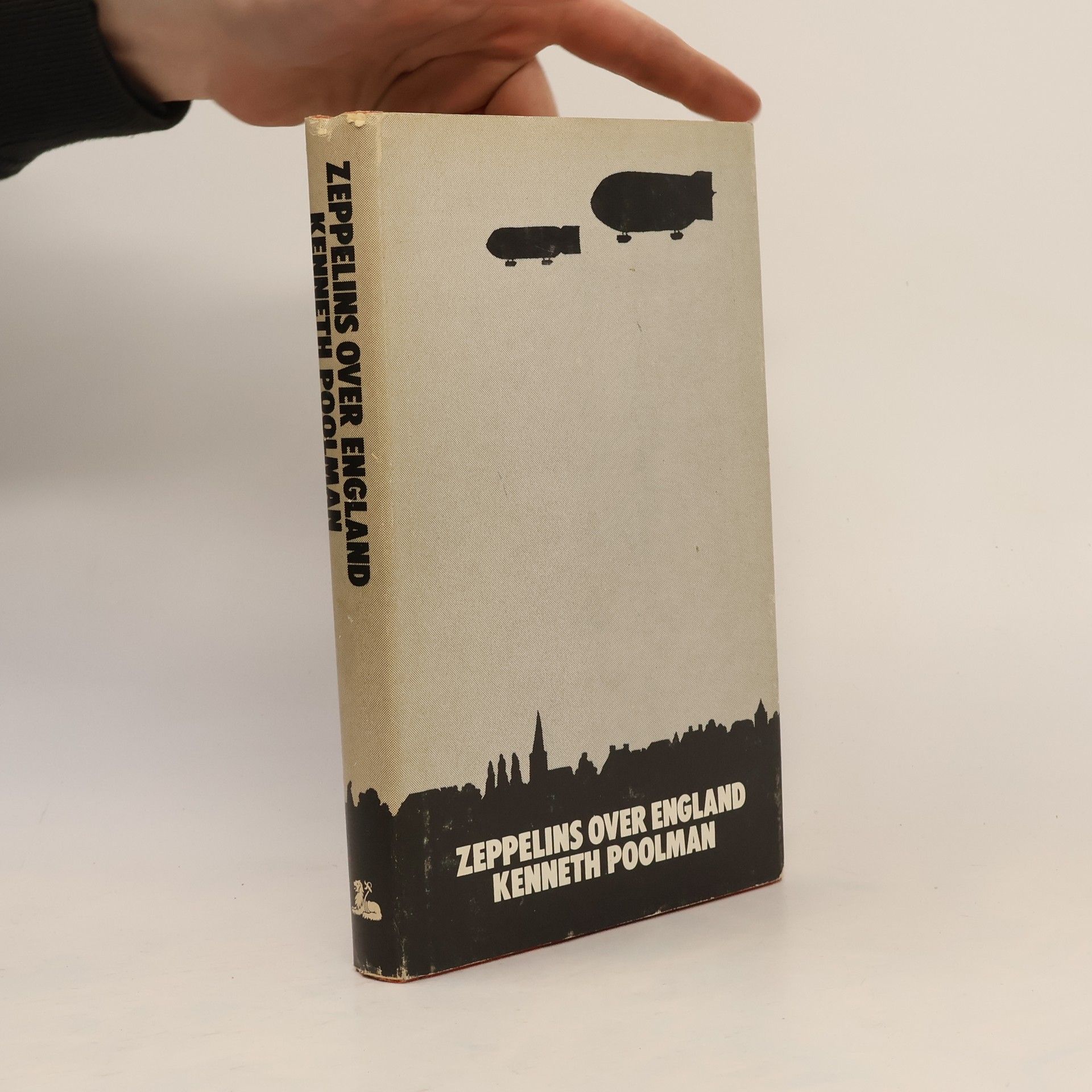 Kenneth Poolman Zeppelins Over England