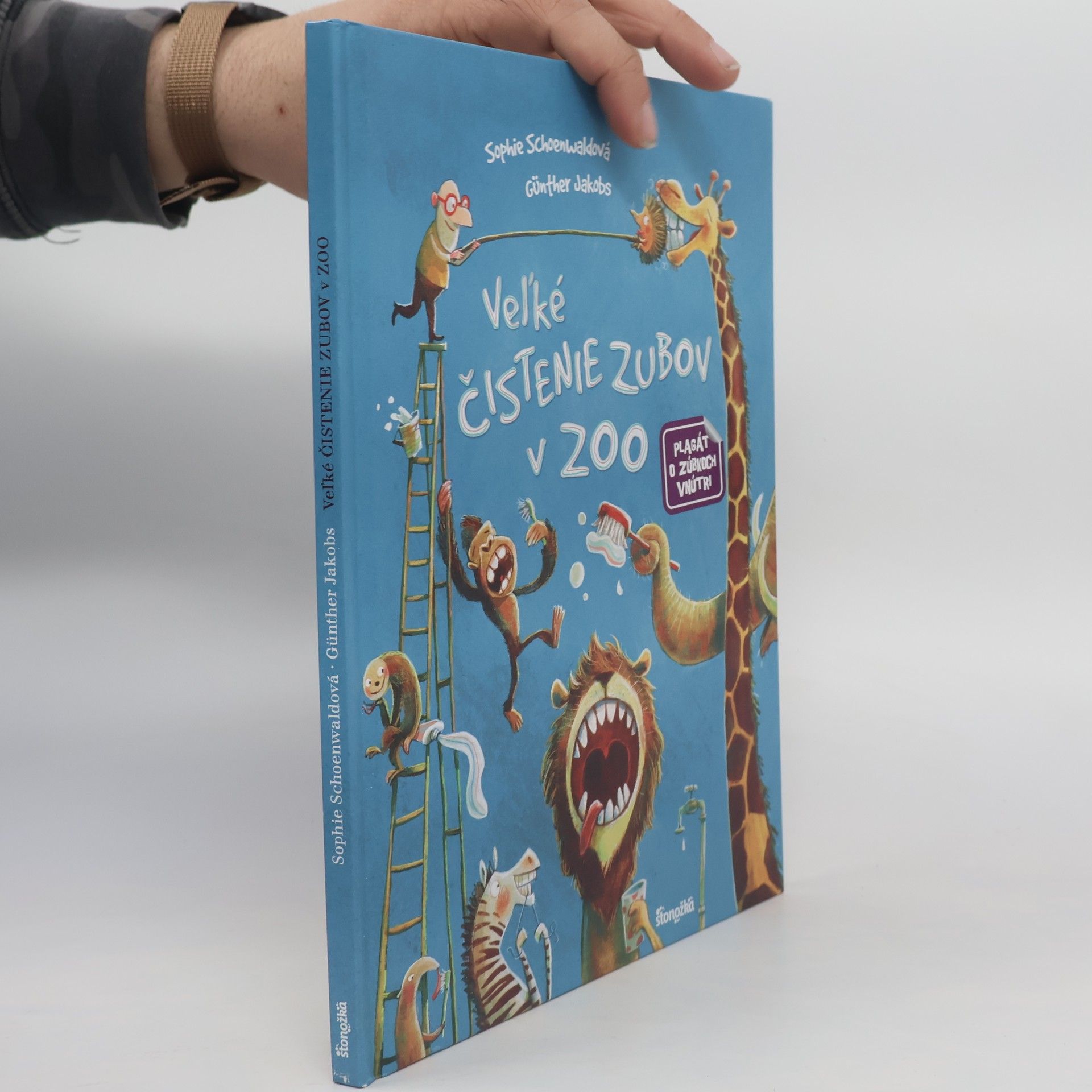 Sophie Schoenwaldová  Veľké čistenie zubov v ZOO