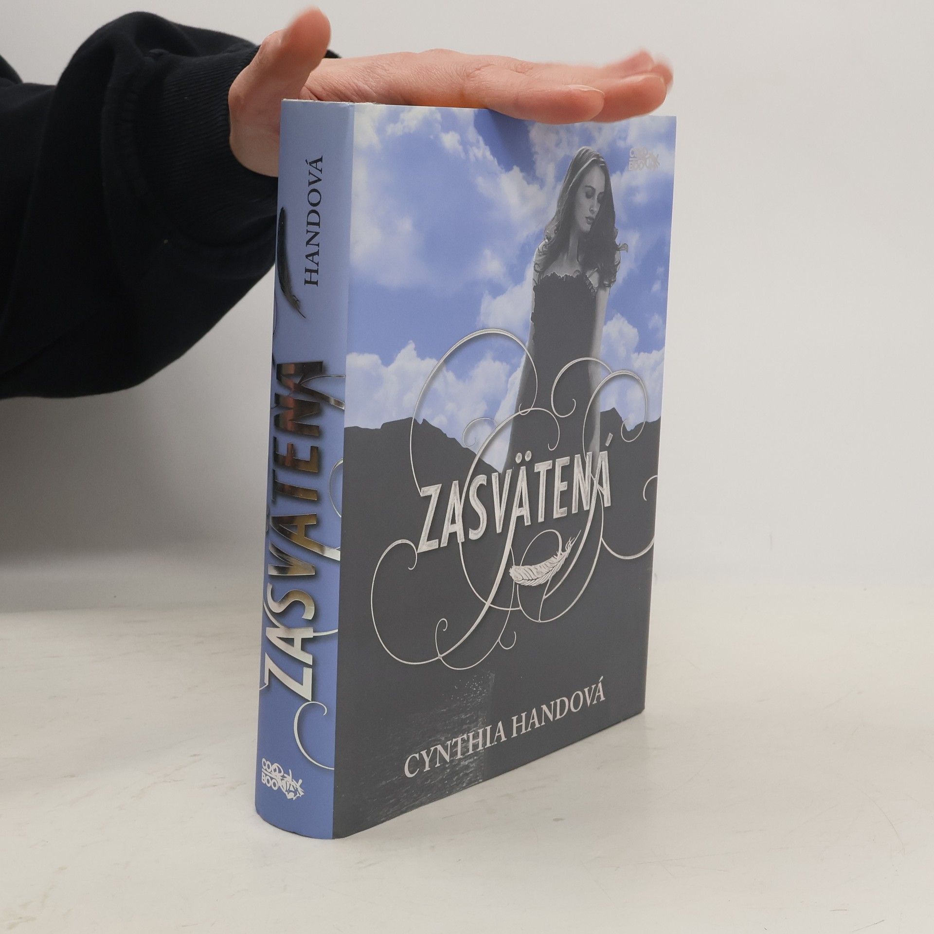 Cynthia Hand Zasvätená