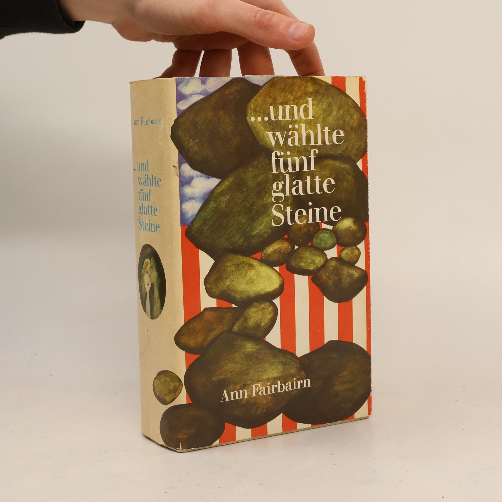 Ann Fairbairn ... und wählte fünf glatte Steine