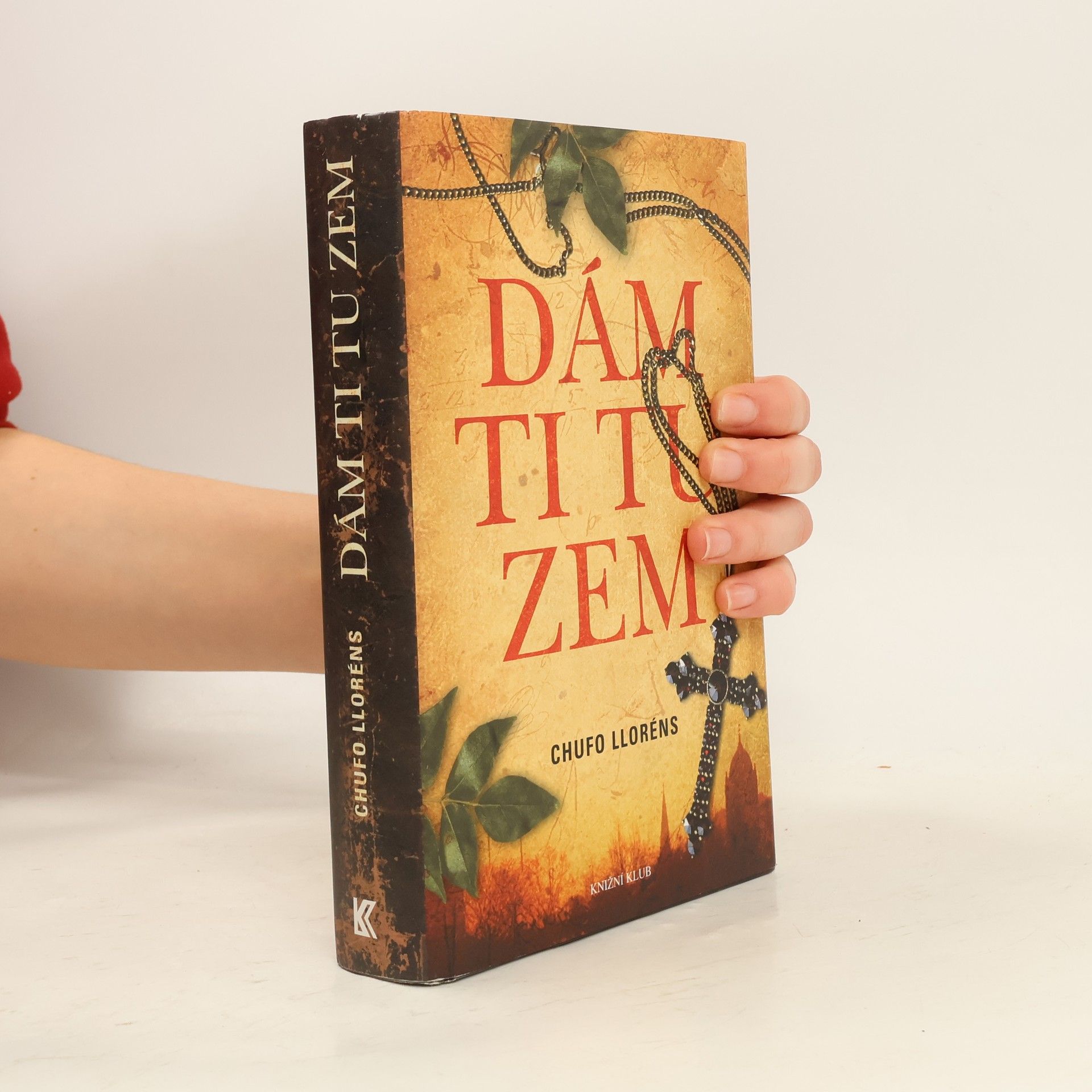 Chufo Lloréns Dám ti tu zem