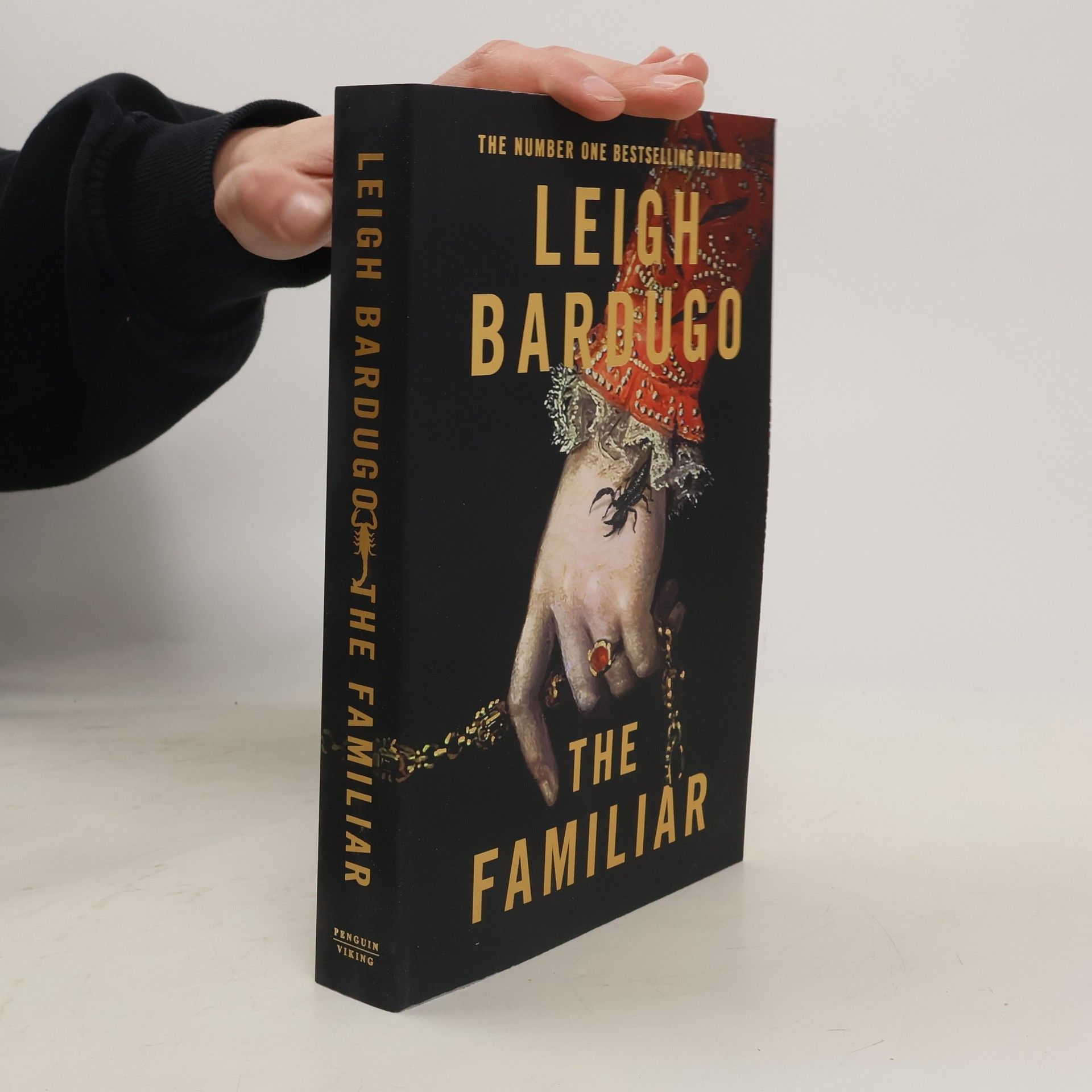 Leigh Bardugo The Familiar