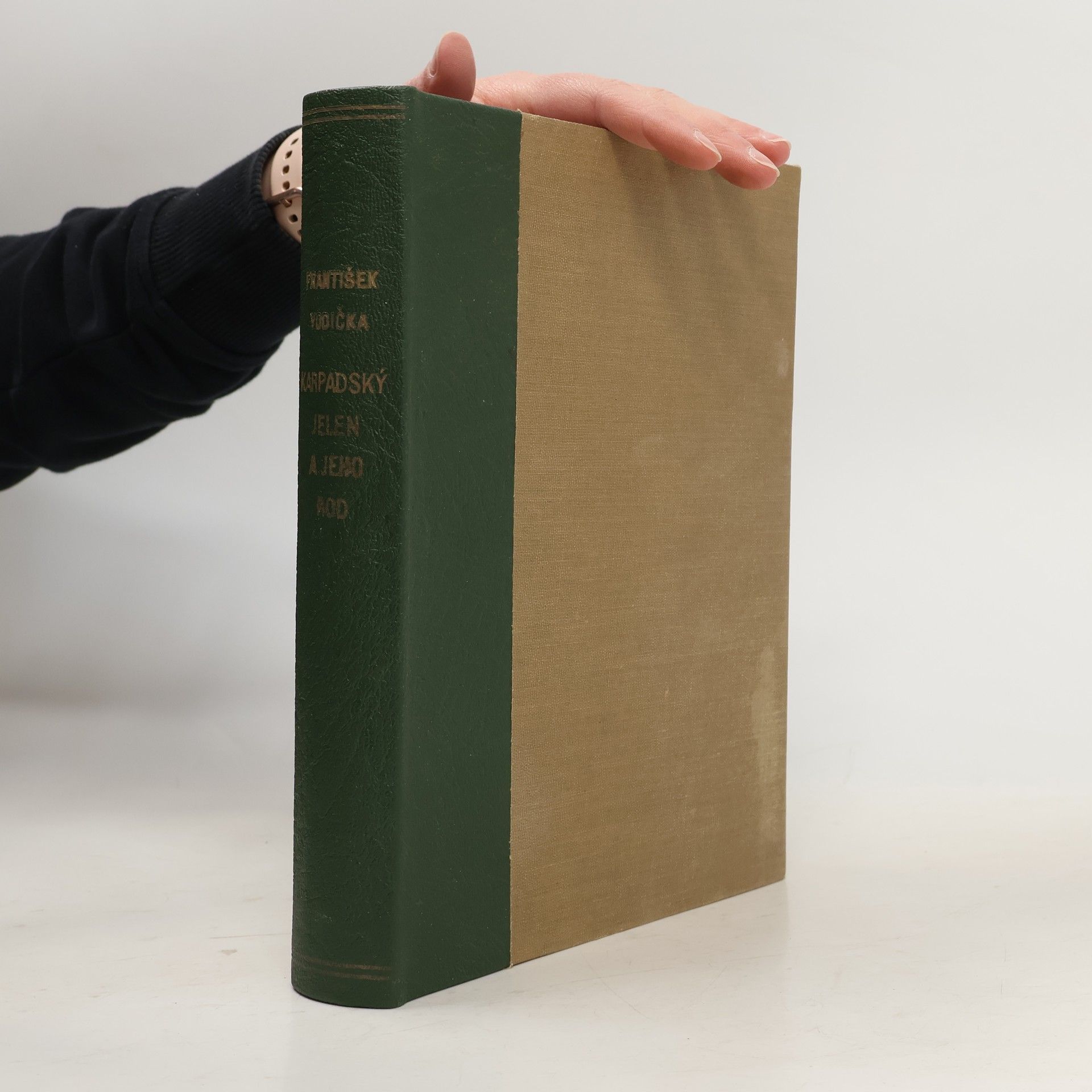 František Vodička Karpatský jelen a jeho rod