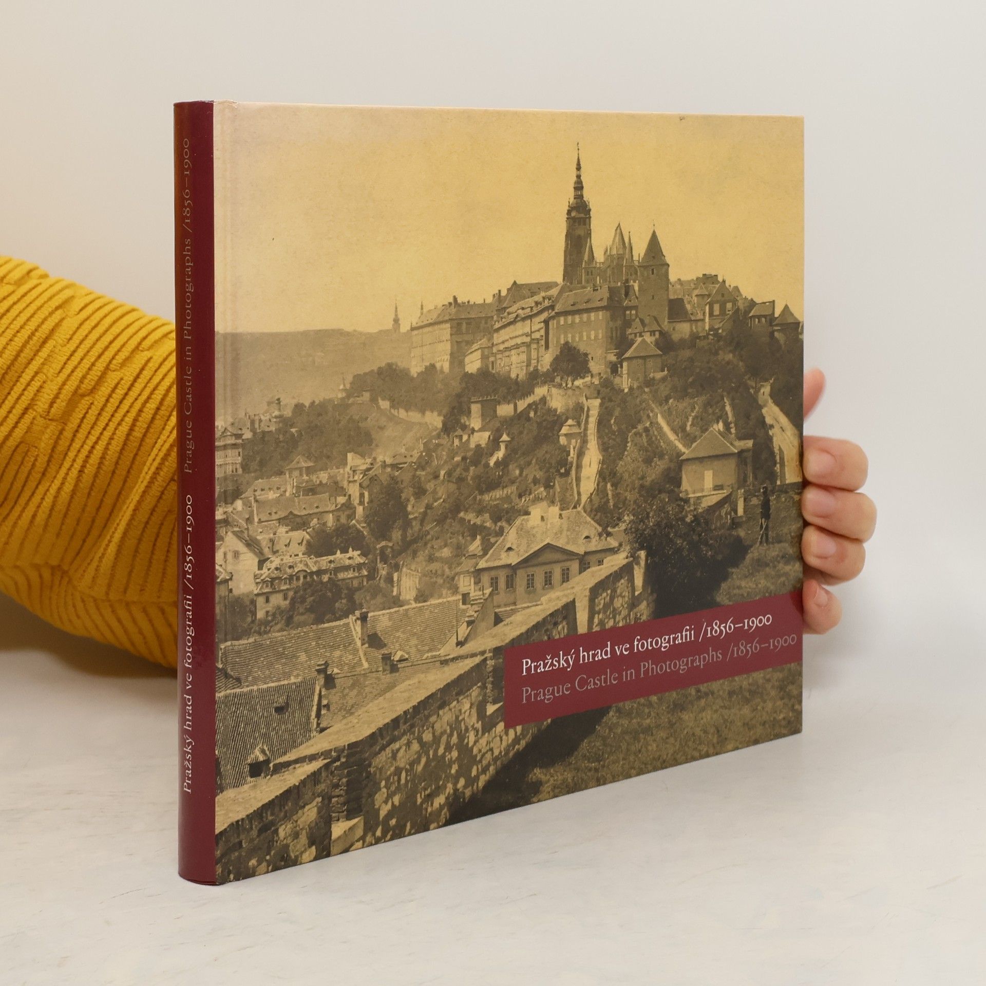Eliška Fučíková Pražský hrad ve fotografii 1856-1900 : Prague Castle in Photographs 1856-1900