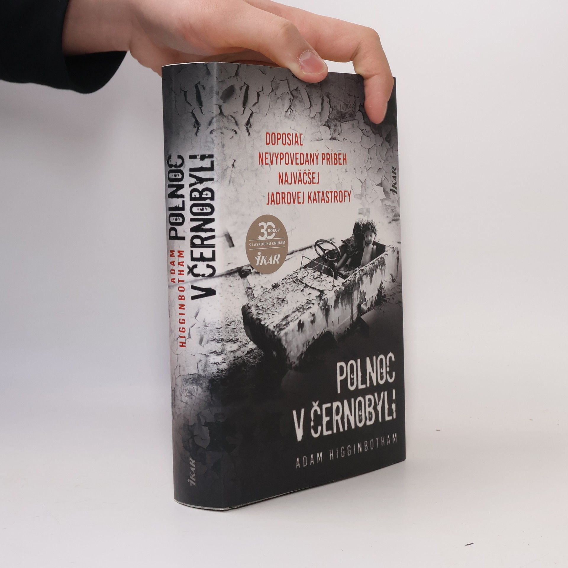 Adam Higginbotham Polnoc v Černobyli