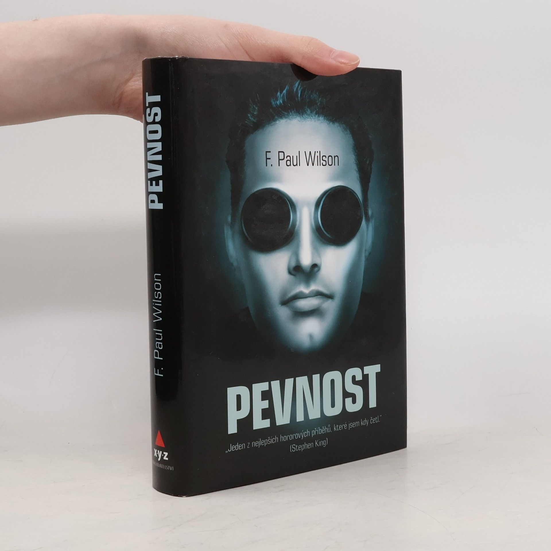 F. Paul (Francis Paul) Wilson Pevnost