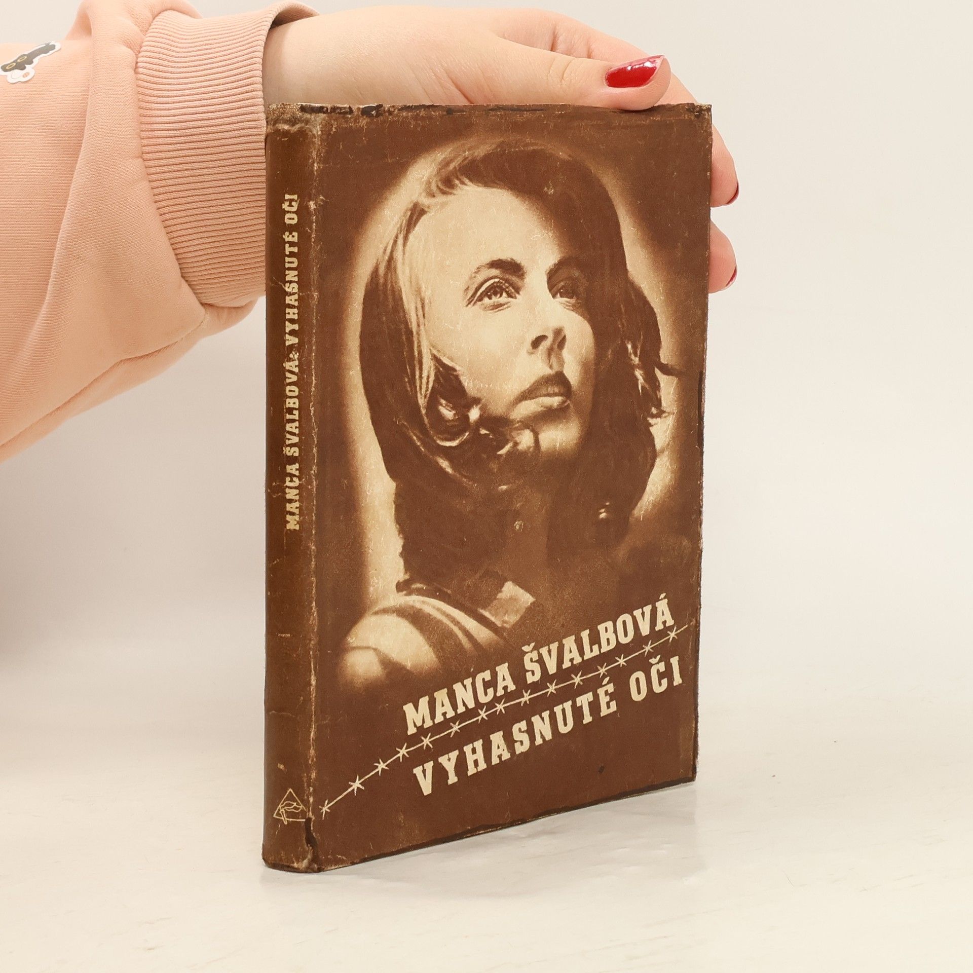 Manca Schwalbová Vyhasnuté oči