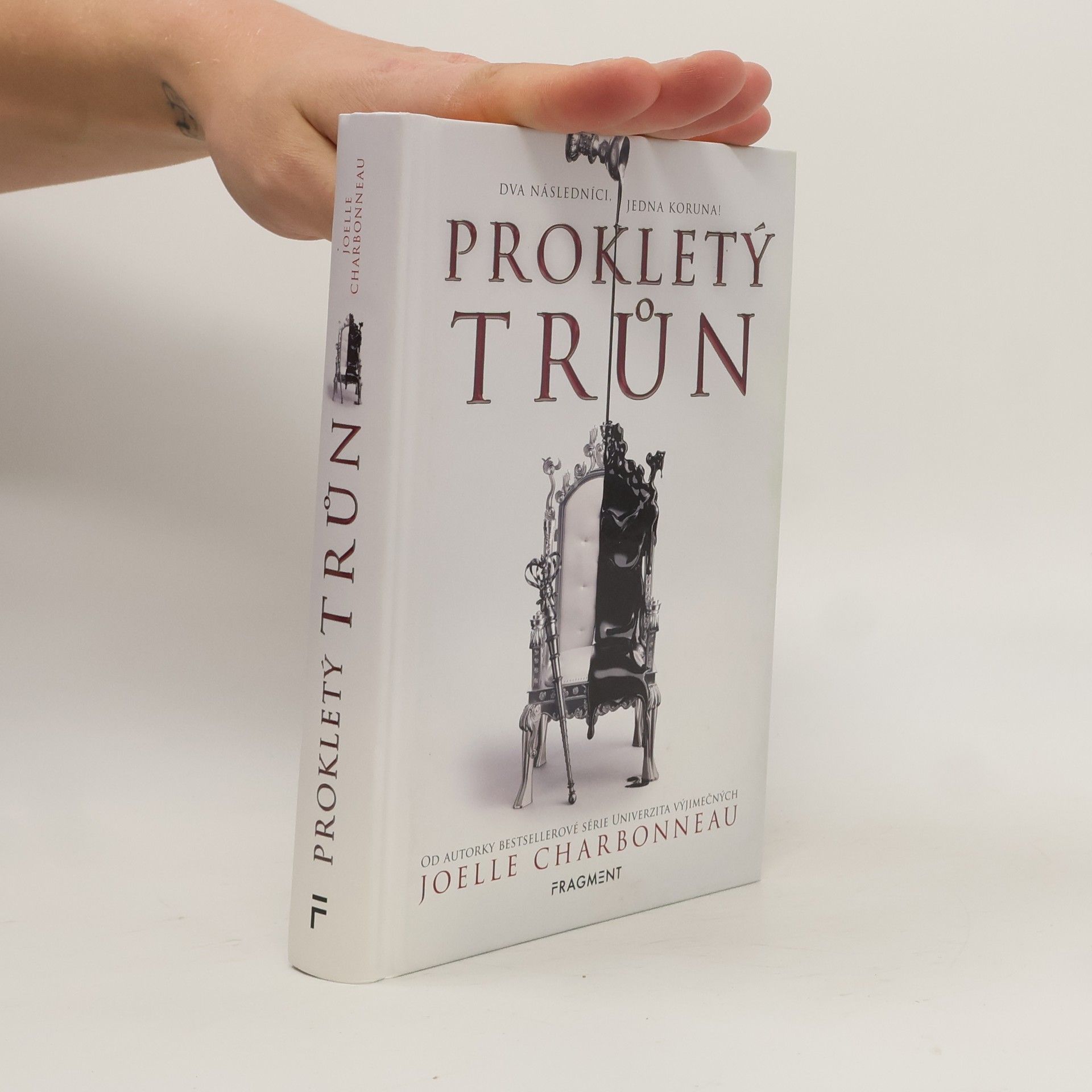 Joelle Charbonneau Prokletý trůn