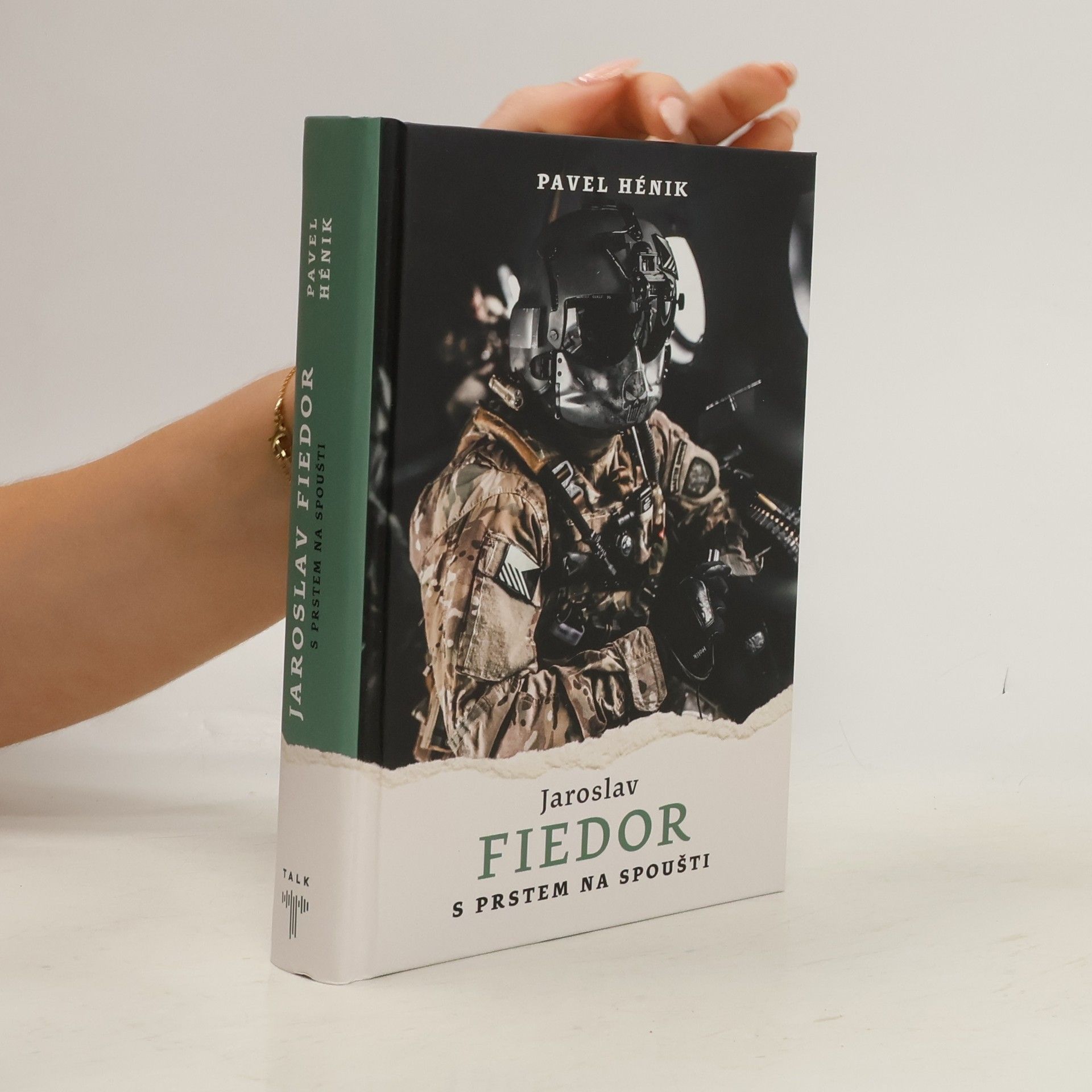 S prstem na spoušti