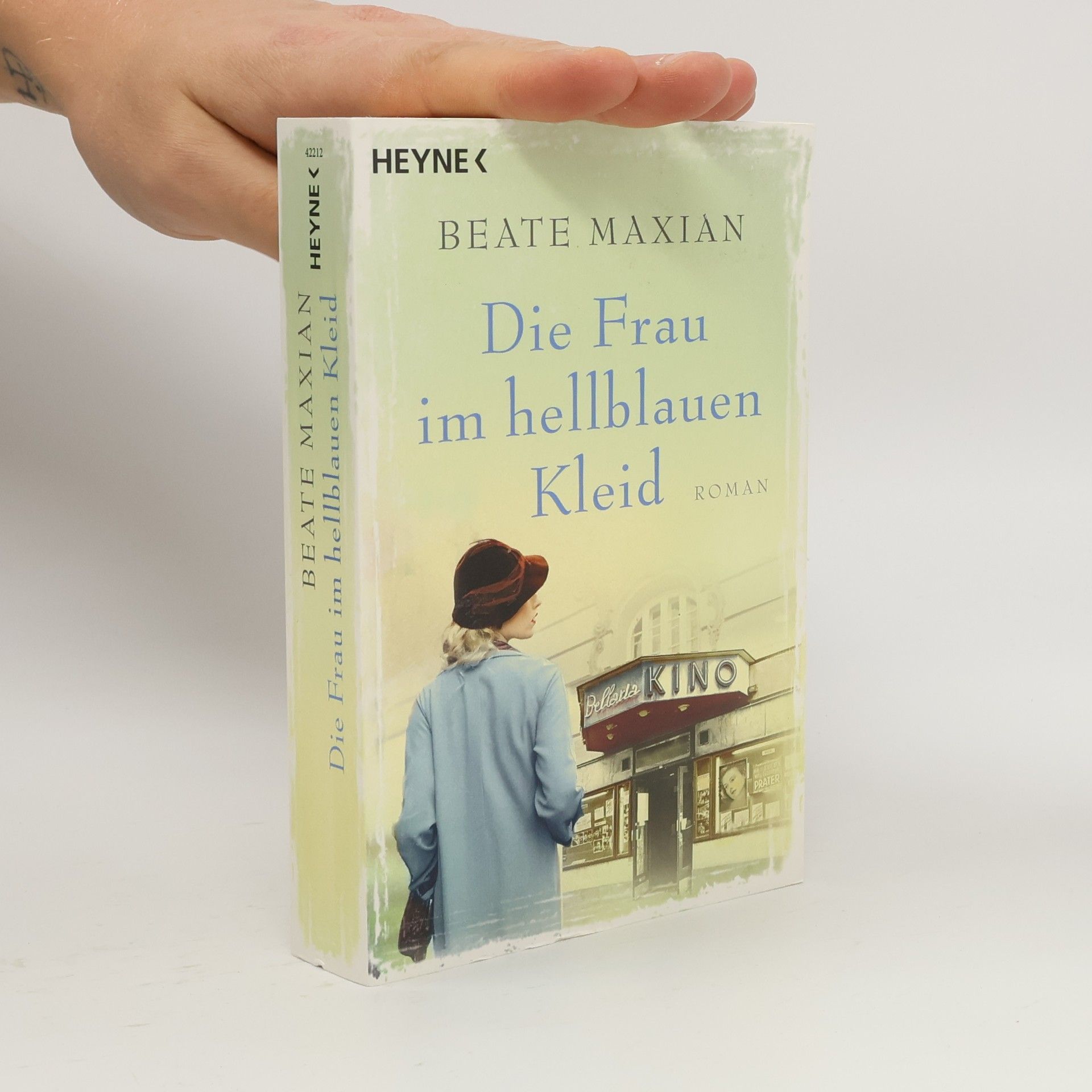 Beate Maxian Die Frau im hellblauen Kleid