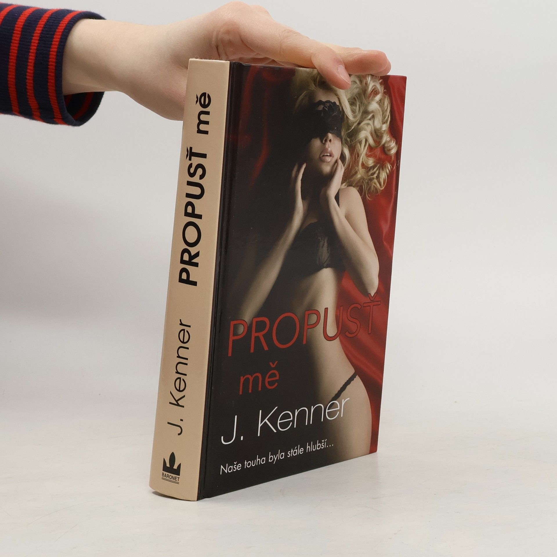 Julie Kenner Propusť mě