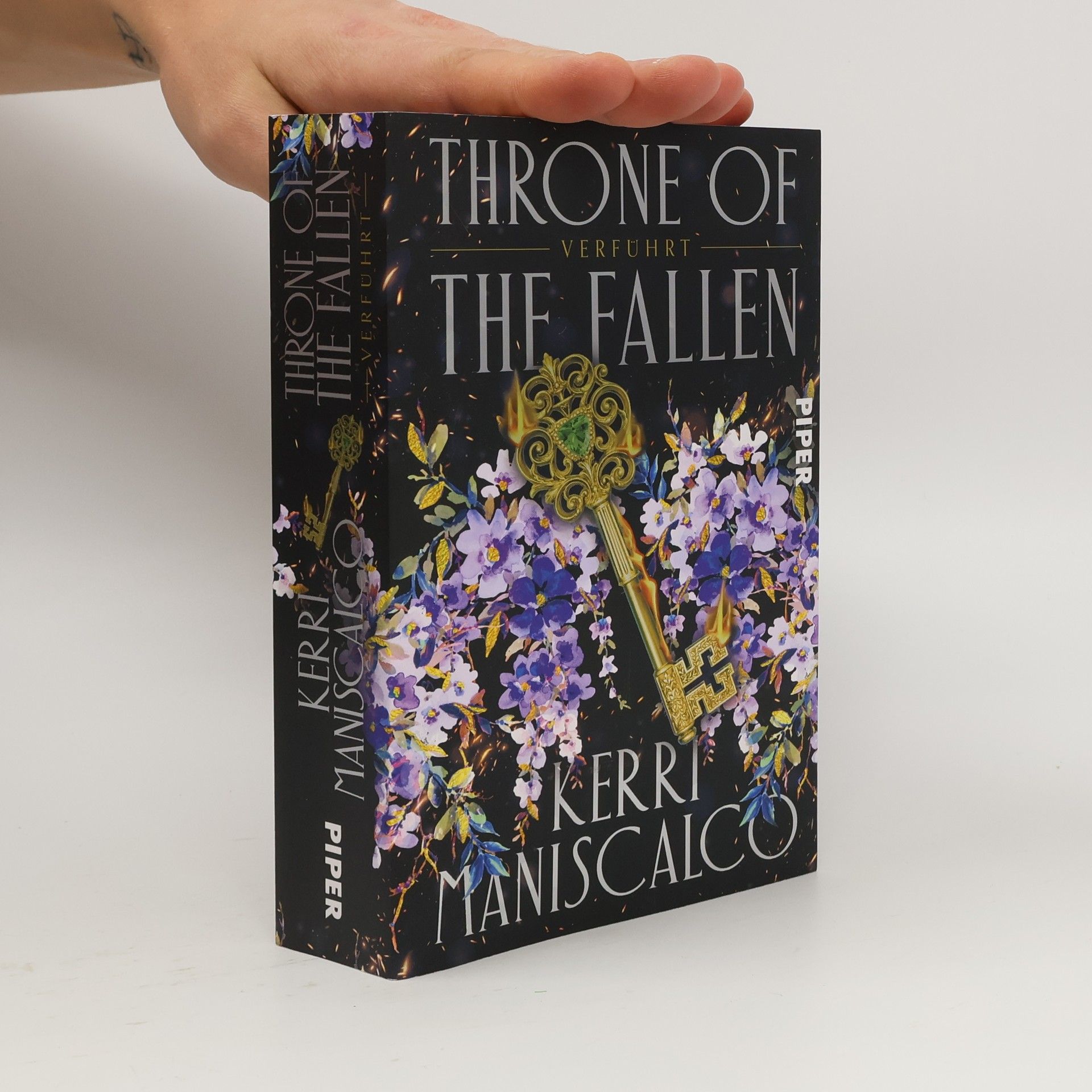 Throne of the Fallen. Verführt