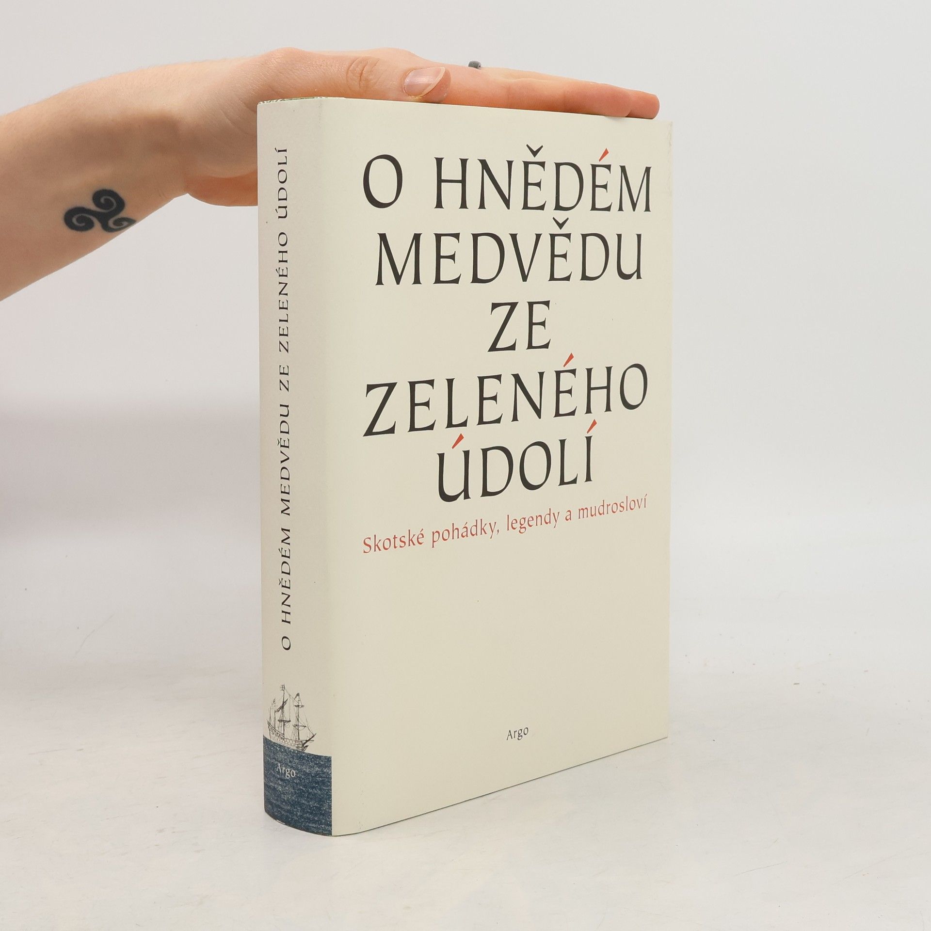 Martina Joujová O hnědém medvědu ze zeleného údolí : skotské pohádky, legendy a mudrosloví