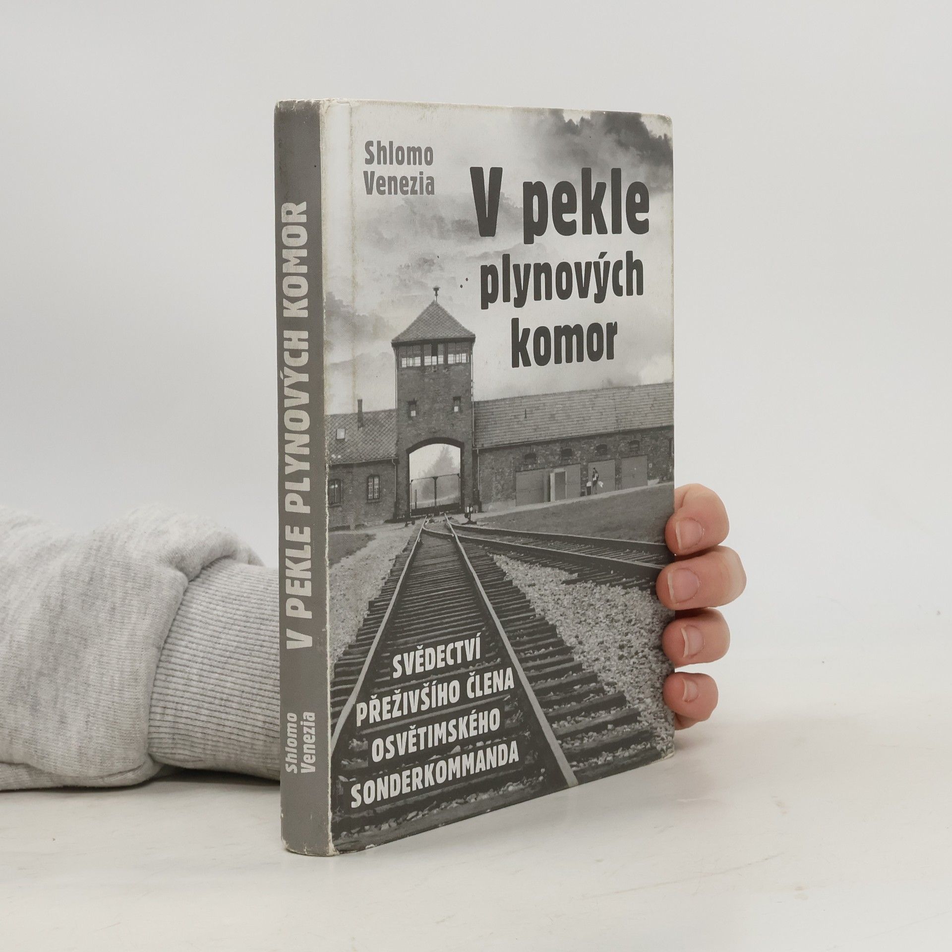 Shlomo Venezia V pekle plynových komor