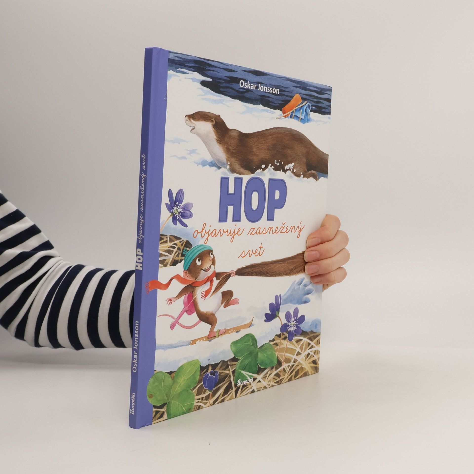 Hop objavuje zasnežený svet